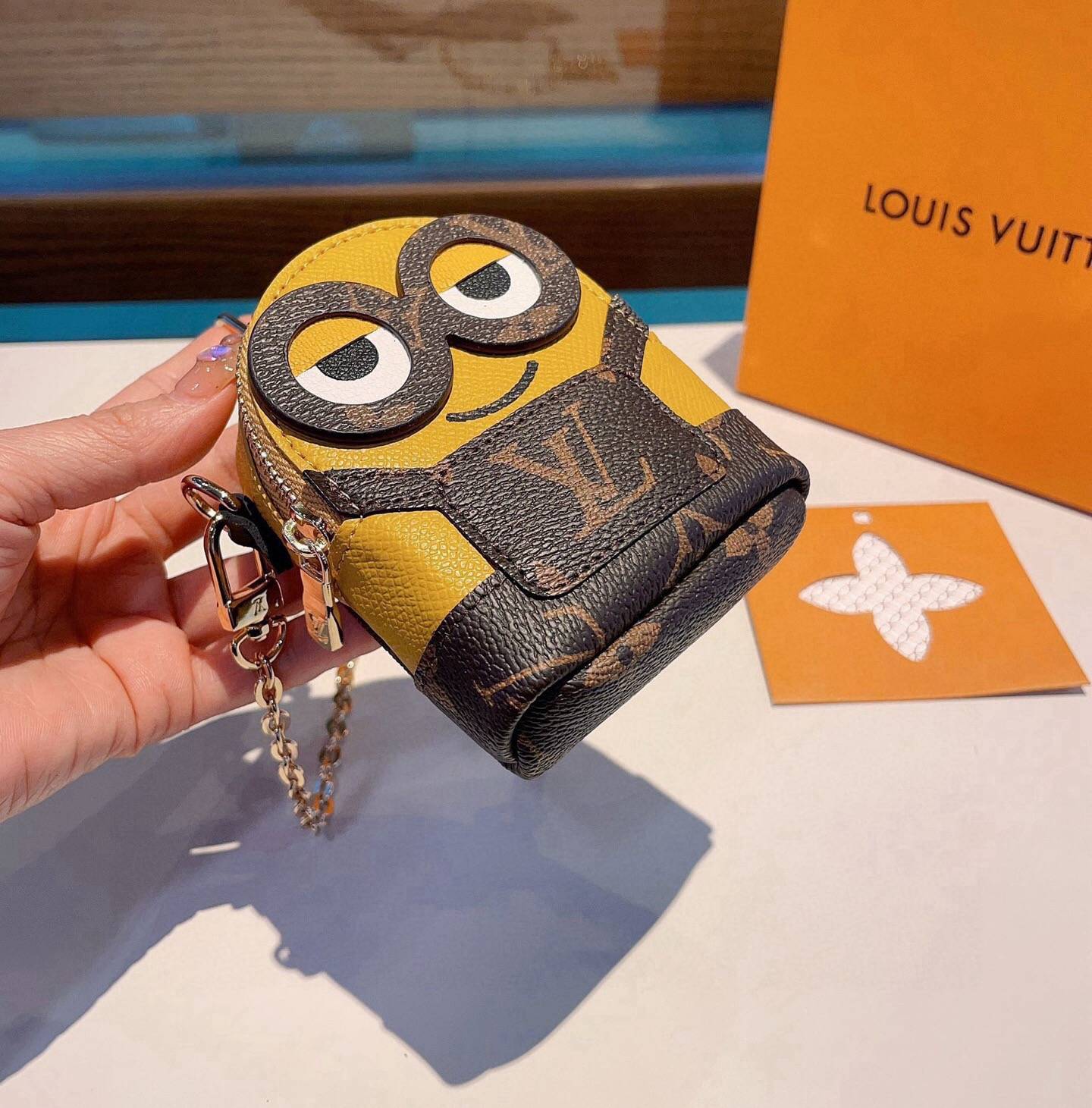 LOUIS VUITTON ルイヴィトン レディース キーホルダー モノグラム ミニオン シルバーカラー ブランドアクセサリー プチギフト - 画像 8