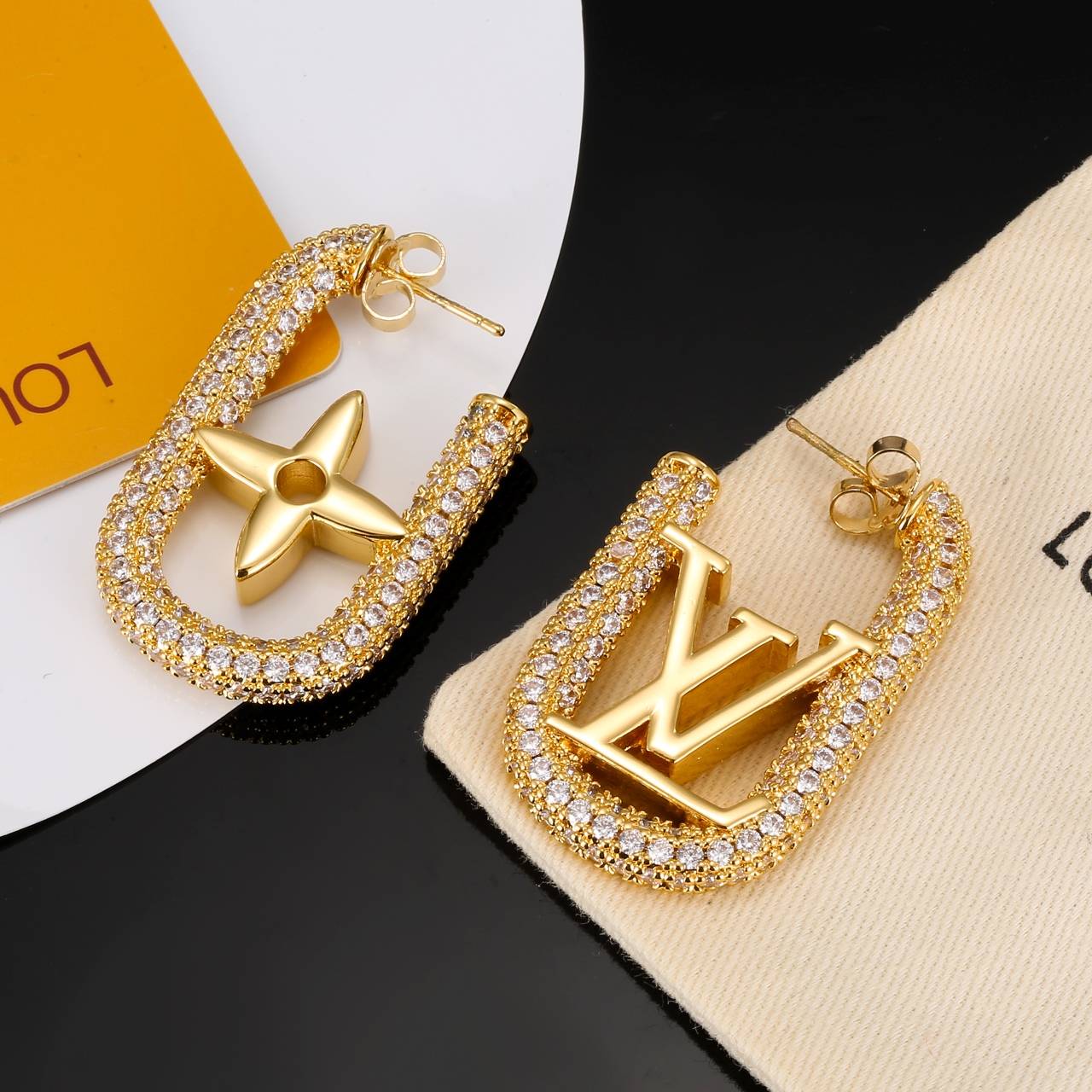 LOUIS VUITTON ルイヴィトン レディース ピアス LVイニシャル モノグラム ブラスレ メタル ゴールド仕上げ ロゴネックレス ブランドアクセサリー - 画像 6