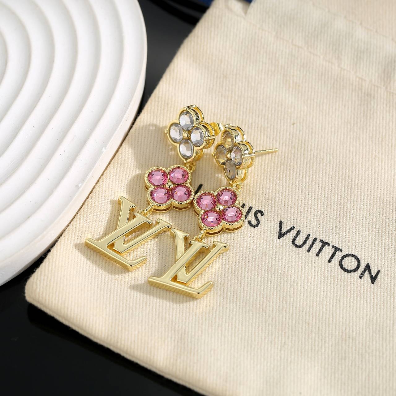 LOUIS VUITTON ルイヴィトン レディース ピアス モノグラム ブルーミング ゴールド仕上げ ブランドアクセサリー 普段使い - 画像 3
