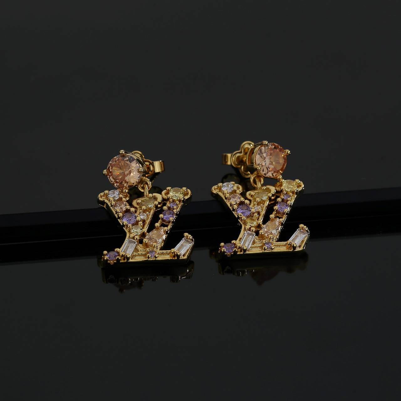 LOUIS VUITTON ルイヴィトン レディース ピアス LVイニシャル ゴールド仕上げ ダイヤモンド ブランドアクセサリー プチギフト - 画像 5