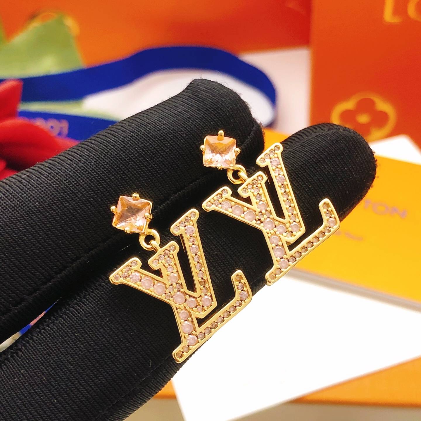 LOUIS VUITTON ルイヴィトン レディース ピアス LVイニシャル ダイヤモンド GP ブランドアクセサリー プレゼント