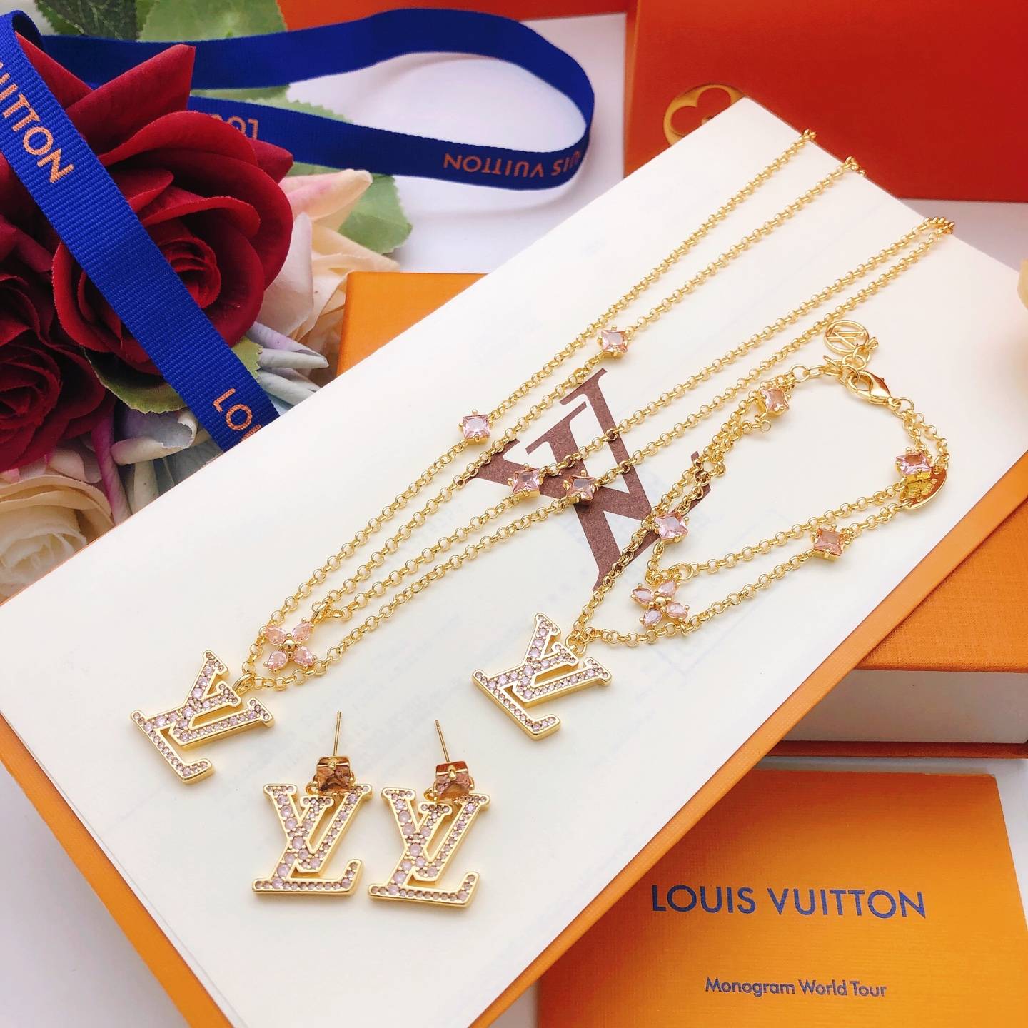 LOUIS VUITTON ルイヴィトン レディース ピアス LVイニシャル ダイヤモンド GP ブランドアクセサリー プレゼント - 画像 3