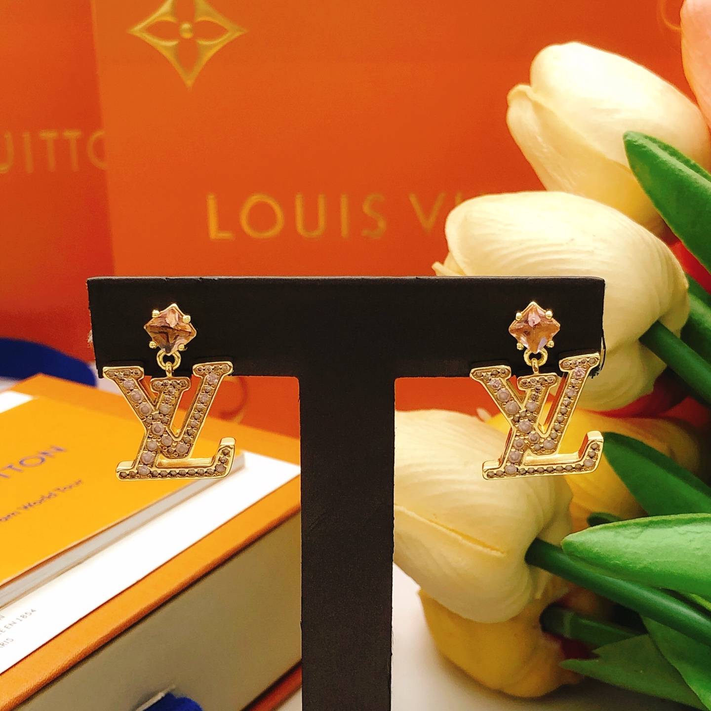 LOUIS VUITTON ルイヴィトン レディース ピアス LVイニシャル ダイヤモンド GP ブランドアクセサリー プレゼント - 画像 4