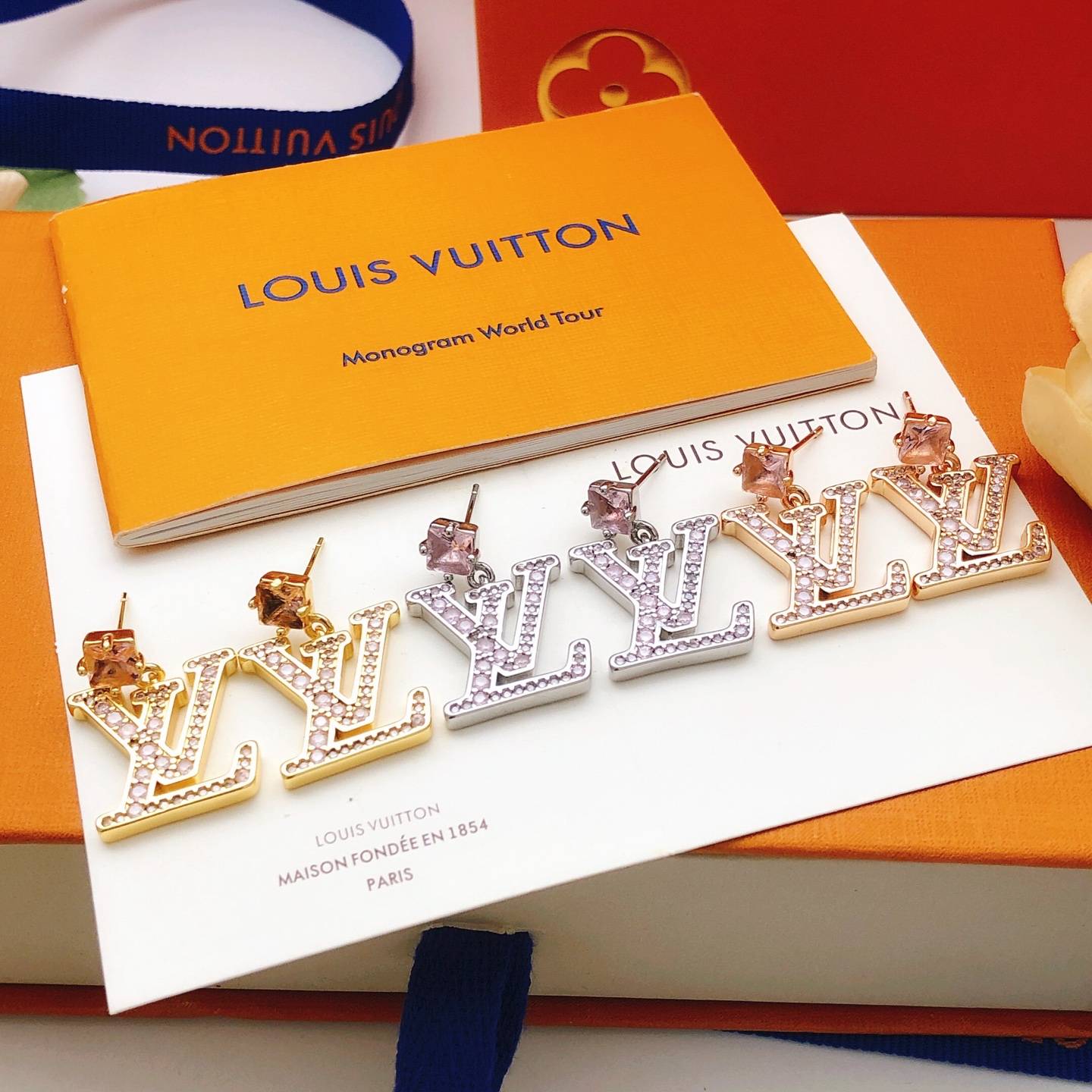 LOUIS VUITTON ルイヴィトン レディース ピアス LVイニシャル ダイヤモンド GP ブランドアクセサリー プレゼント - 画像 5