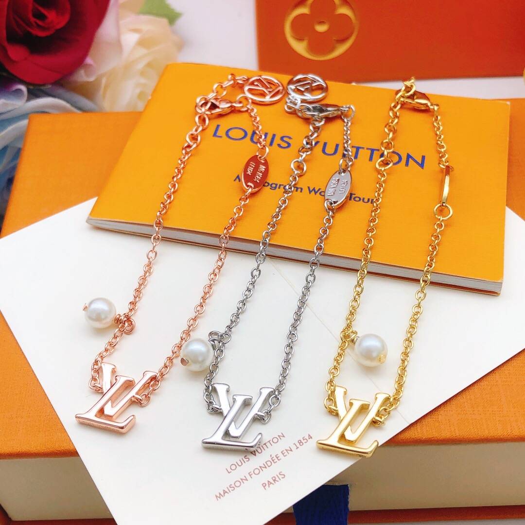 LOUIS VUITTON ルイヴィトン レディース ブレスレット LVイニシャル ゴールド仕上げ ブランドアクセサリー プチギフト ファッション - 画像 2