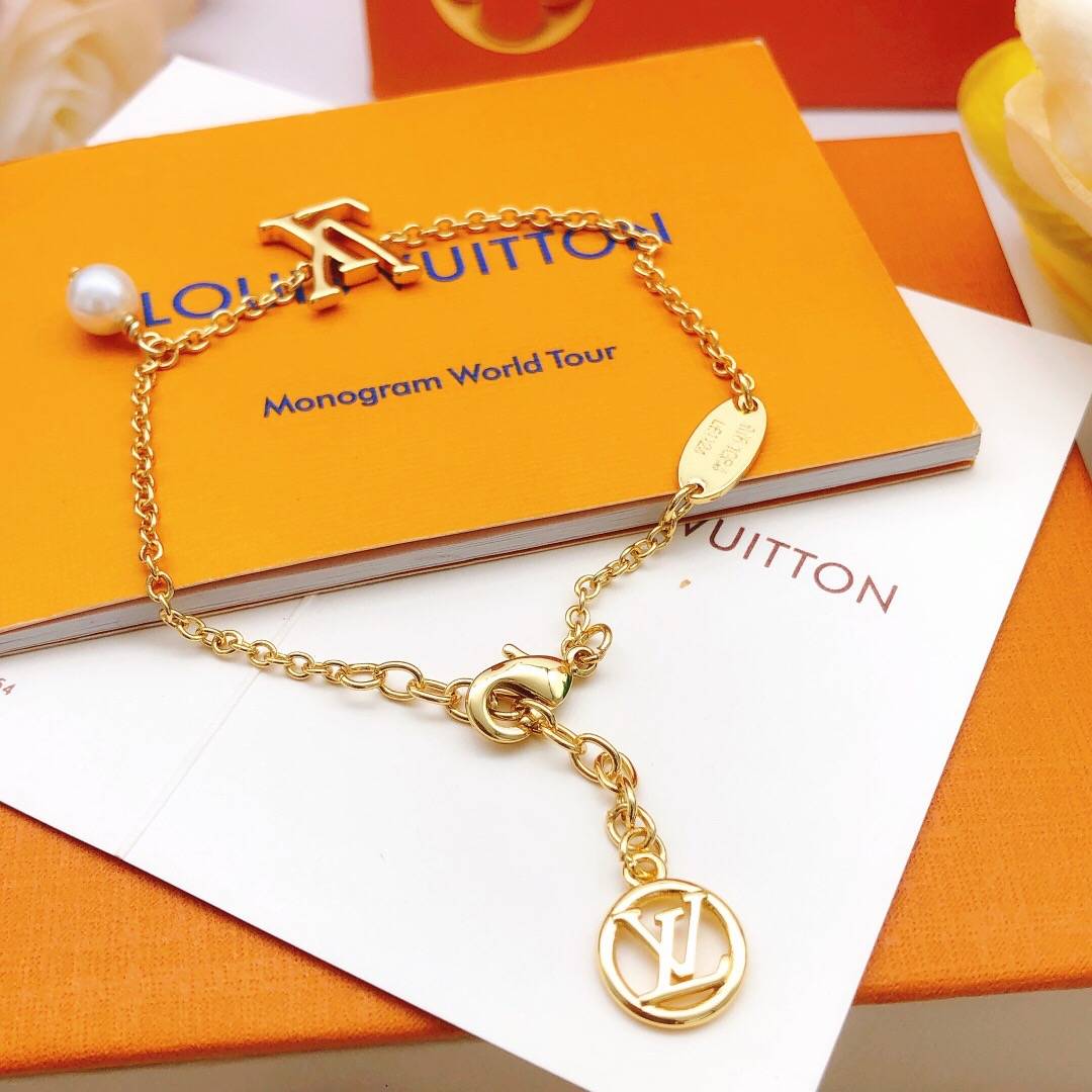 LOUIS VUITTON ルイヴィトン レディース ブレスレット LVイニシャル ゴールド仕上げ ブランドアクセサリー プチギフト ファッション - 画像 3