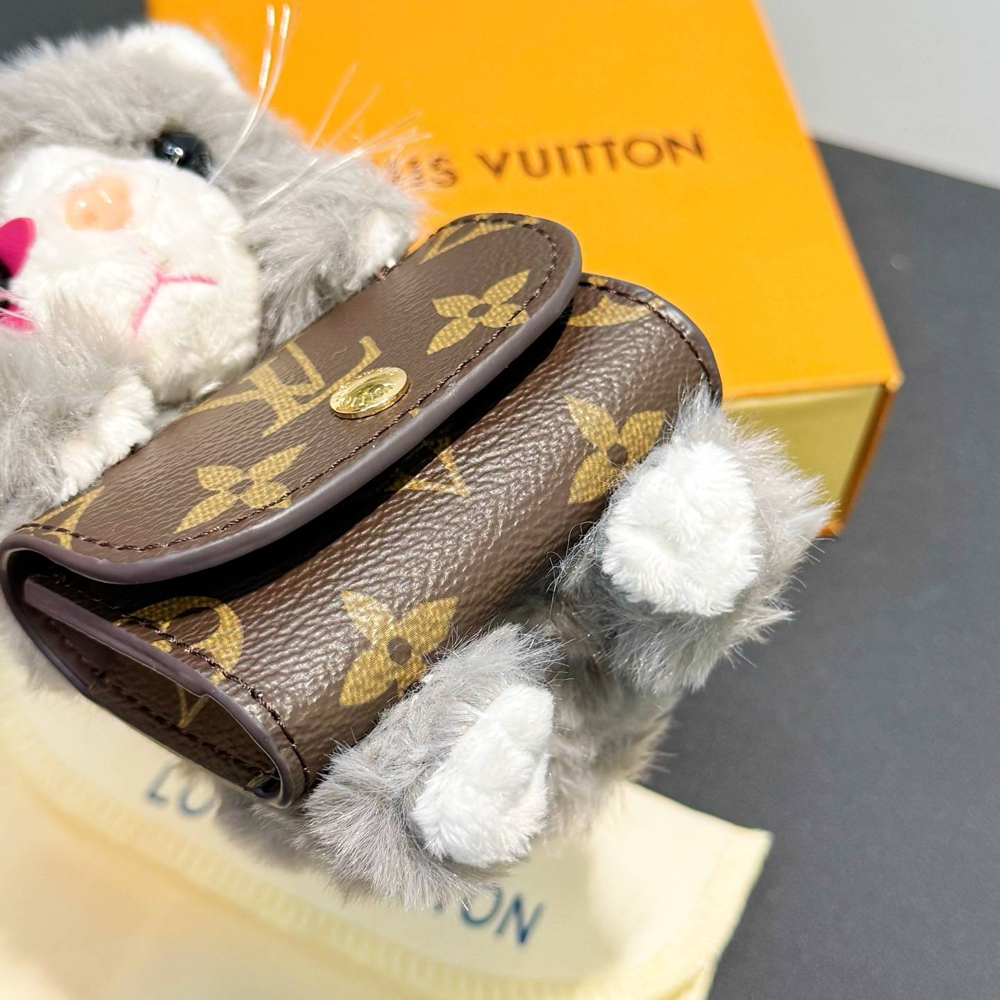 LOUIS VUITTON ルイヴィトン レディース アクセサリー キーホルダー モノグラム LVカットン ブラウン グレー - 画像 6