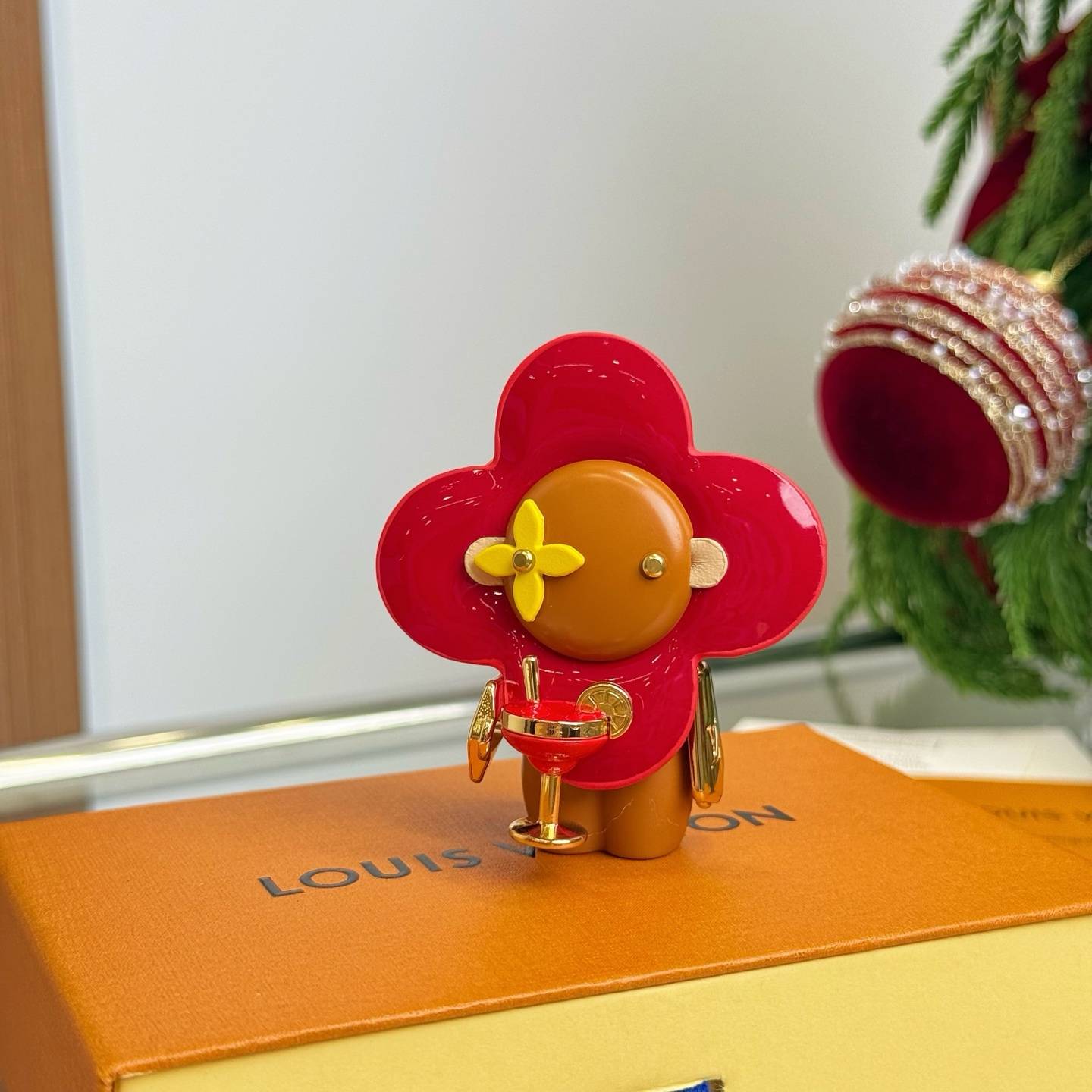 LOUIS VUITTON ルイヴィトン レディース キーホルダー モノグラム ブルーミング GP 金色 ロゴキーホルダー ブランドアクセサリー プチギフト - 画像 7