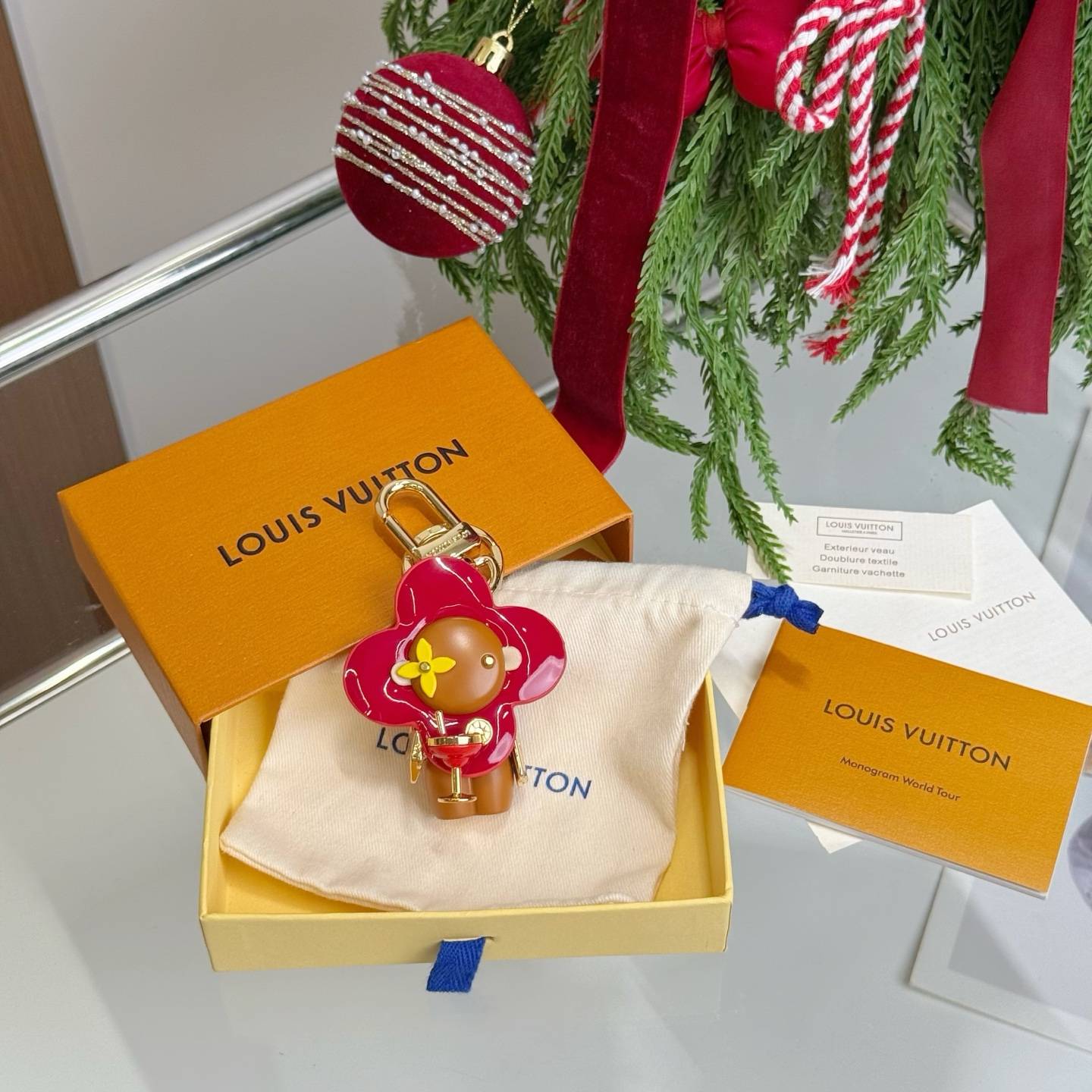 LOUIS VUITTON ルイヴィトン レディース キーホルダー モノグラム ブルーミング GP 金色 ロゴキーホルダー ブランドアクセサリー プチギフト - 画像 9