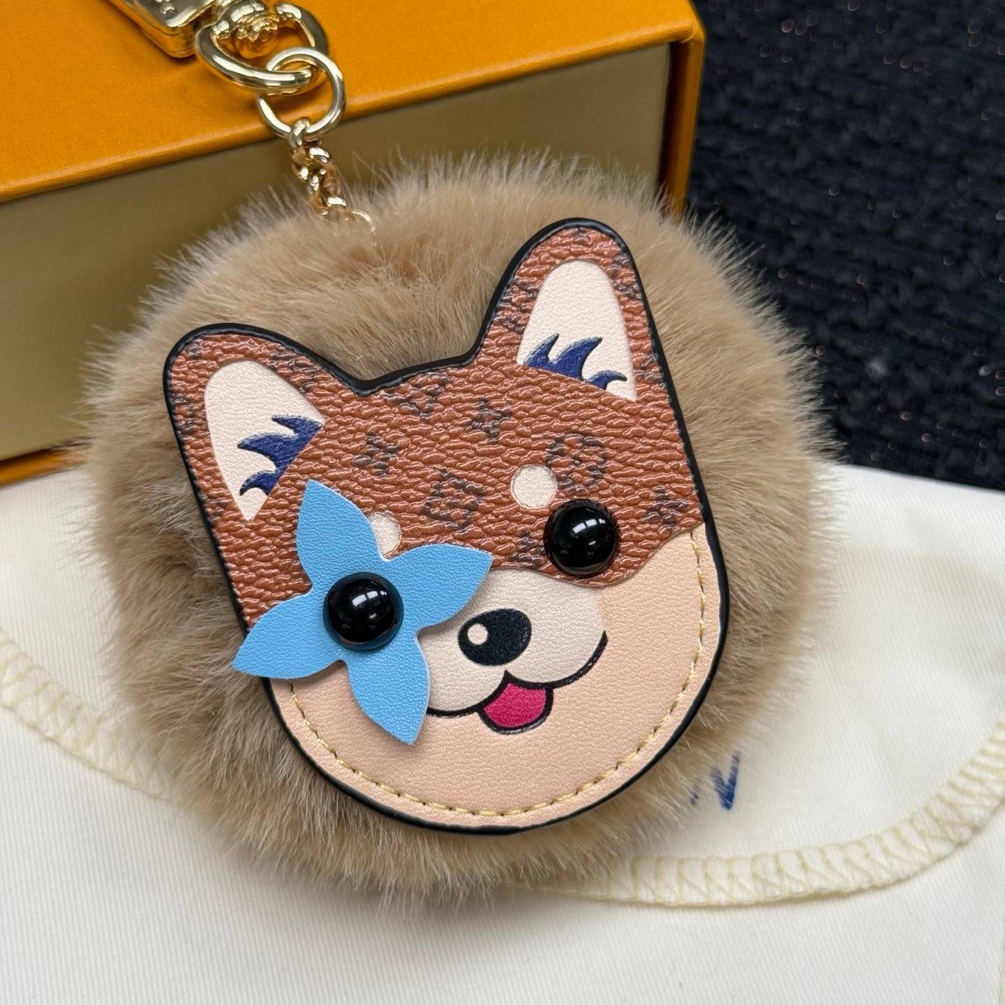 LOUIS VUITTON ルイヴィトン レディース チャーム モノグラム ブルーミング ファーポムポン ロゴキーホルダー ブランドアクセサリー - 画像 5