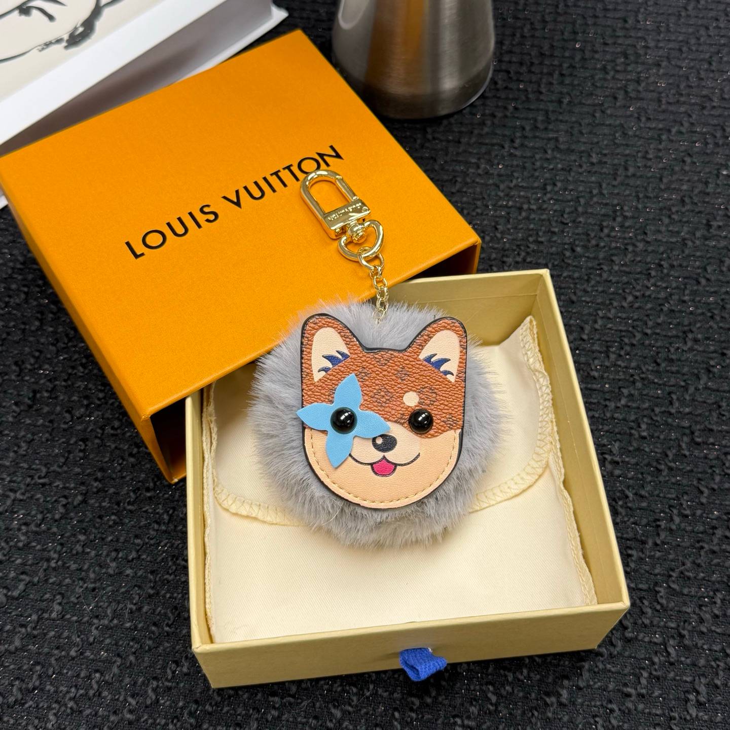LOUIS VUITTON ルイヴィトン レディース チャーム モノグラム ブルーミング ファーポムポン ロゴキーホルダー ブランドアクセサリー - 画像 6