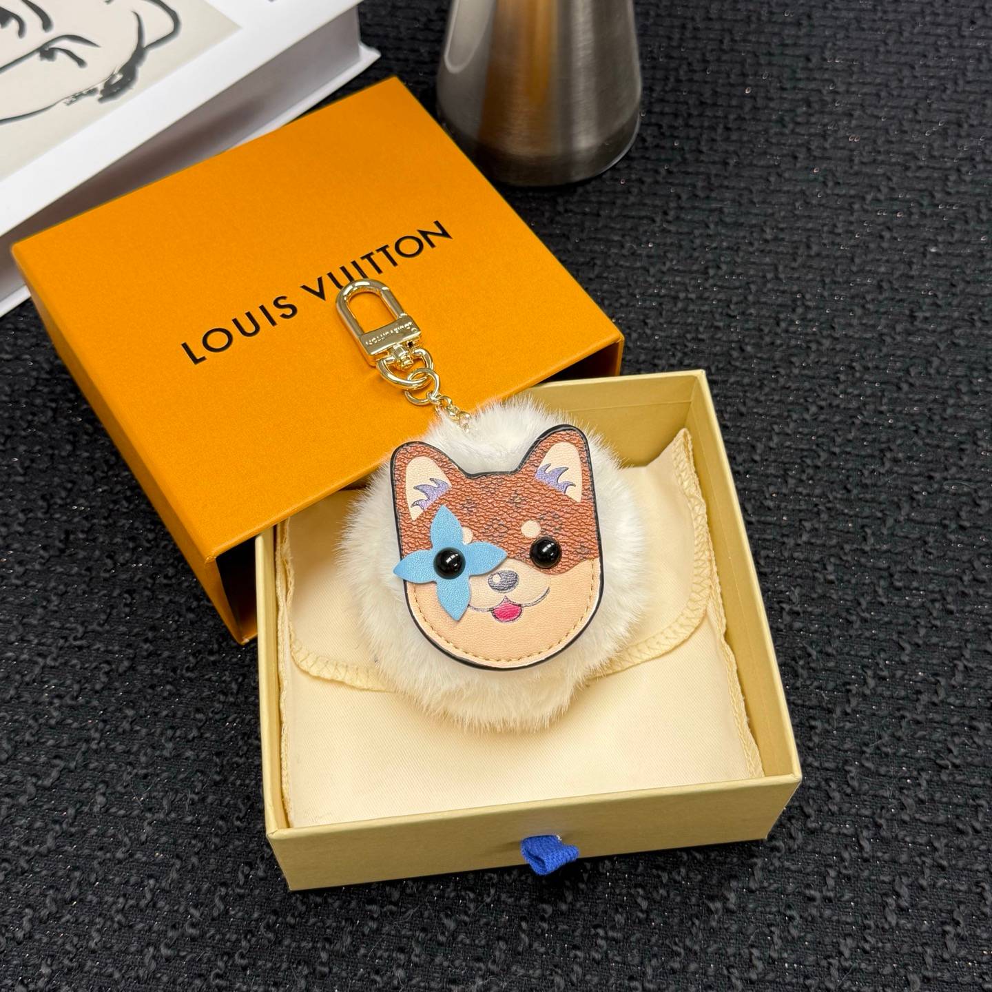 LOUIS VUITTON ルイヴィトン レディース チャーム モノグラム ブルーミング ファーポムポン ロゴキーホルダー ブランドアクセサリー - 画像 8
