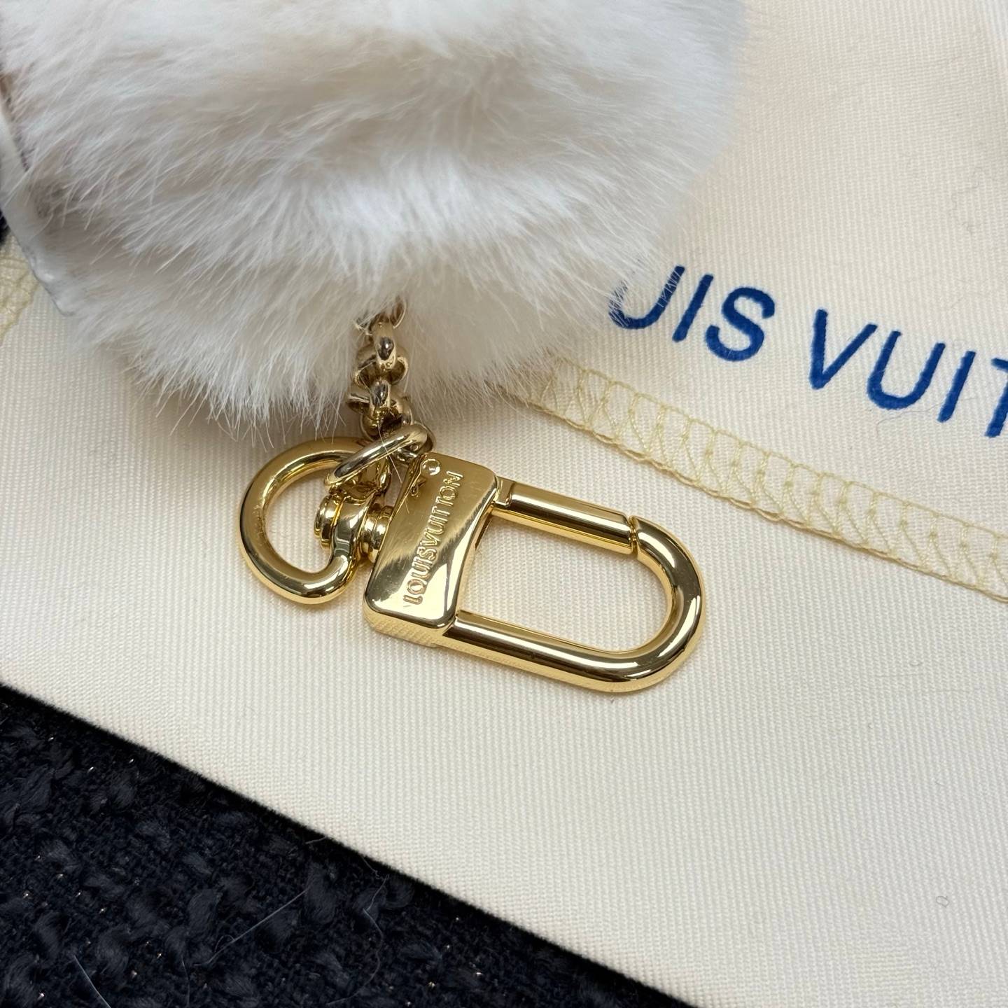 LOUIS VUITTON ルイヴィトン レディース チャーム モノグラム ブルーミング ファーポムポン ロゴキーホルダー ブランドアクセサリー - 画像 10