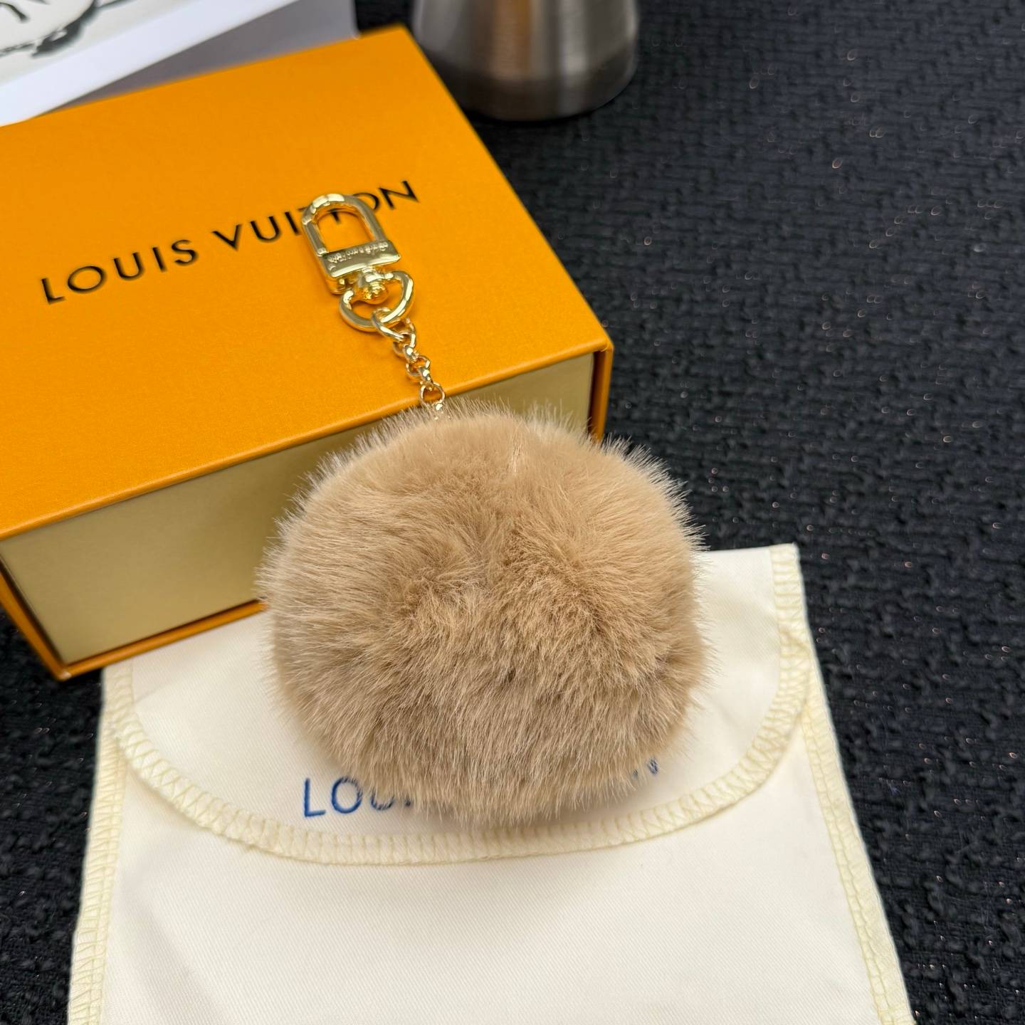 LOUIS VUITTON ルイヴィトン レディース チャーム モノグラム ブルーミング ファーポムポン ロゴキーホルダー ブランドアクセサリー - 画像 11