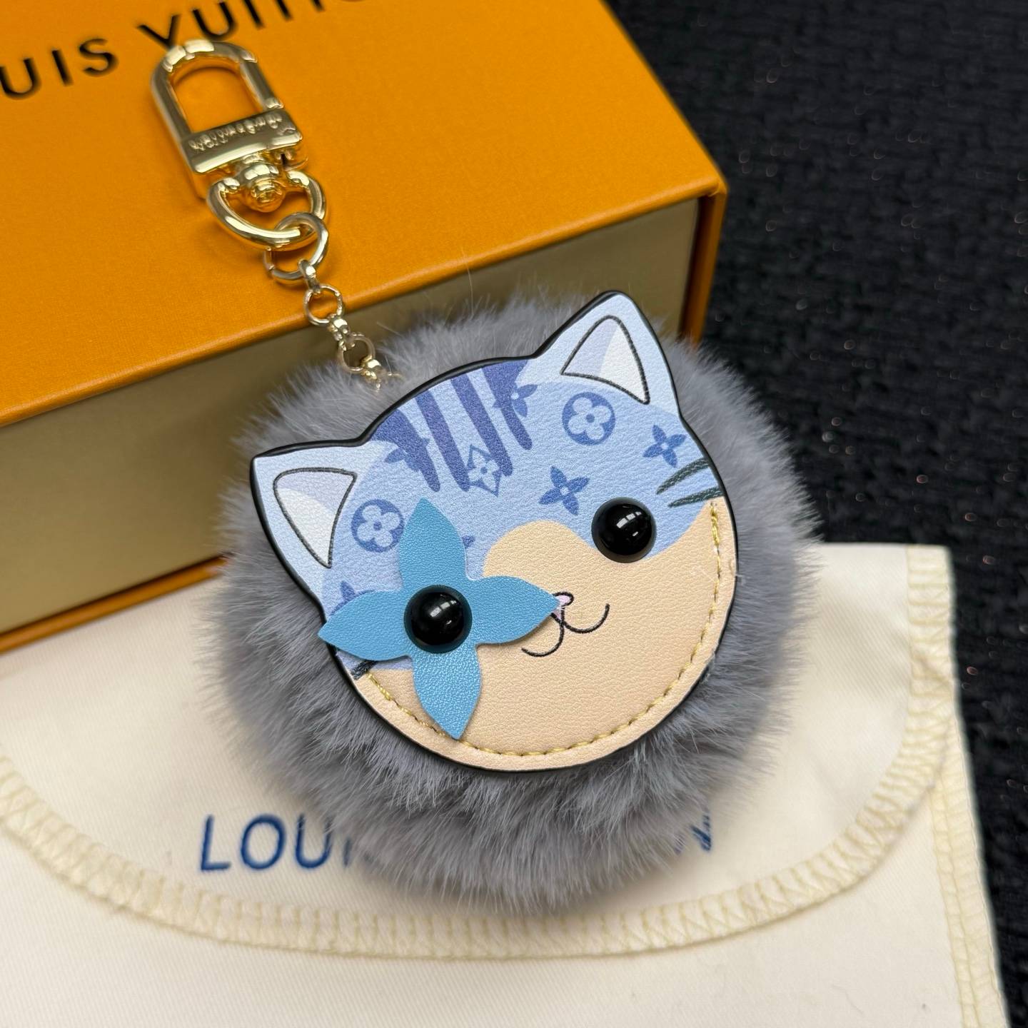 LOUIS VUITTON ルイヴィトン レディース キーホルダー LV CAT POMPON モノグラム ブルーミング ブランドアクセサリー - 画像 5