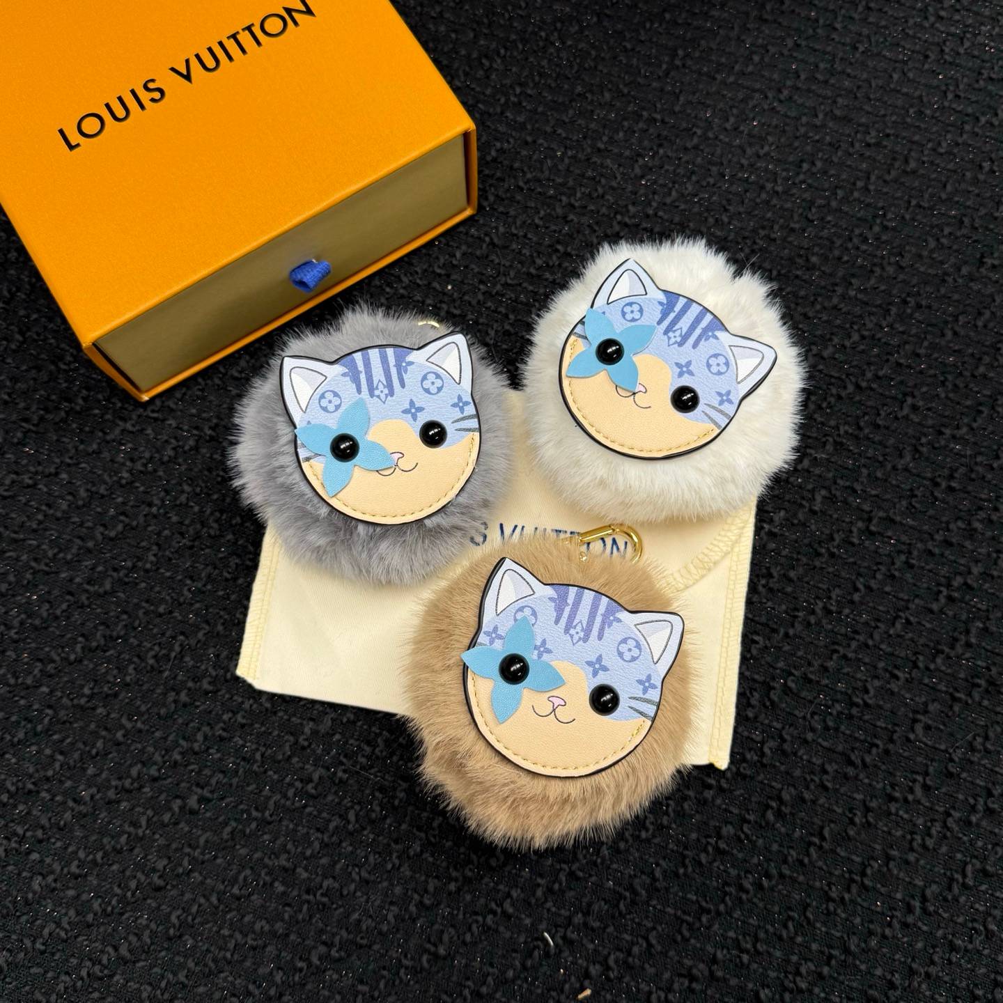 LOUIS VUITTON ルイヴィトン レディース キーホルダー LV CAT POMPON モノグラム ブルーミング ブランドアクセサリー - 画像 9