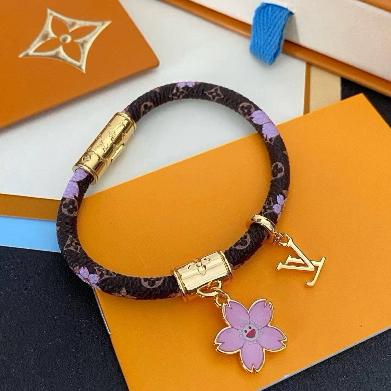 LOUIS VUITTON ルイヴィトン レディース ブレスレット モノグラム ブラスレ シルバーカラー 金色仕上げ ロゴネックレス プチギフト - 画像 4