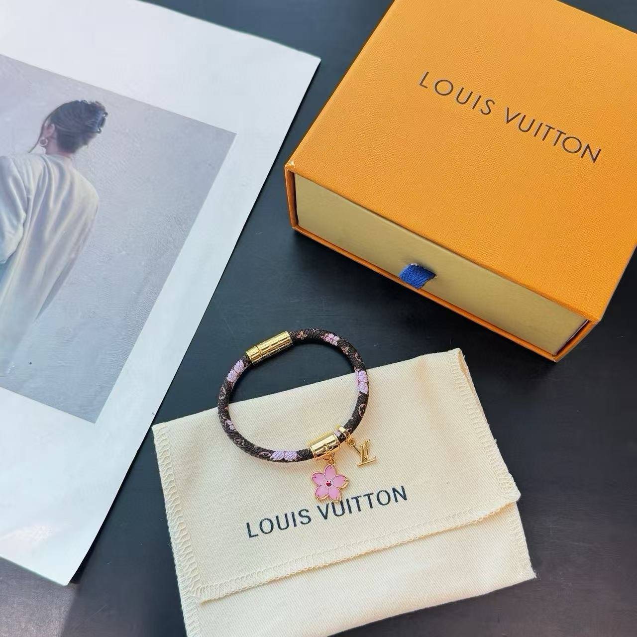 LOUIS VUITTON ルイヴィトン レディース ブレスレット モノグラム ブラスレ シルバーカラー 金色仕上げ ロゴネックレス プチギフト - 画像 9