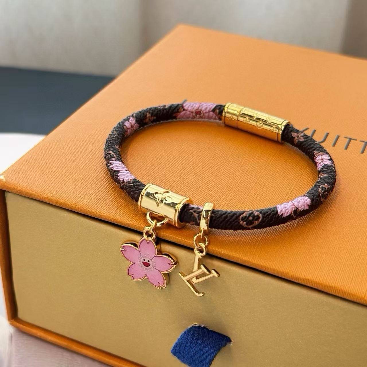LOUIS VUITTON ルイヴィトン レディース ブレスレット モノグラム ブラスレ シルバーカラー 金色仕上げ ロゴネックレス プチギフト - 画像 13