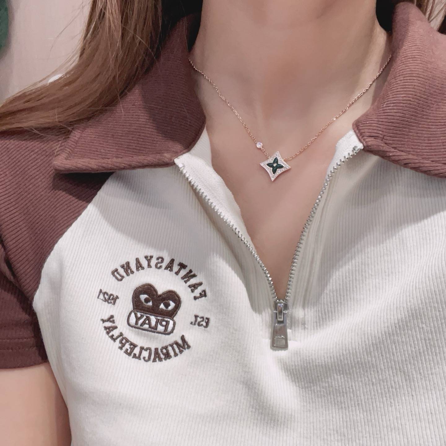 LOUIS VUITTON ルイヴィトン レディース ネックレス エセンシャル V モノグラム GP ブランドアクセサリー 普段使い - 画像 7
