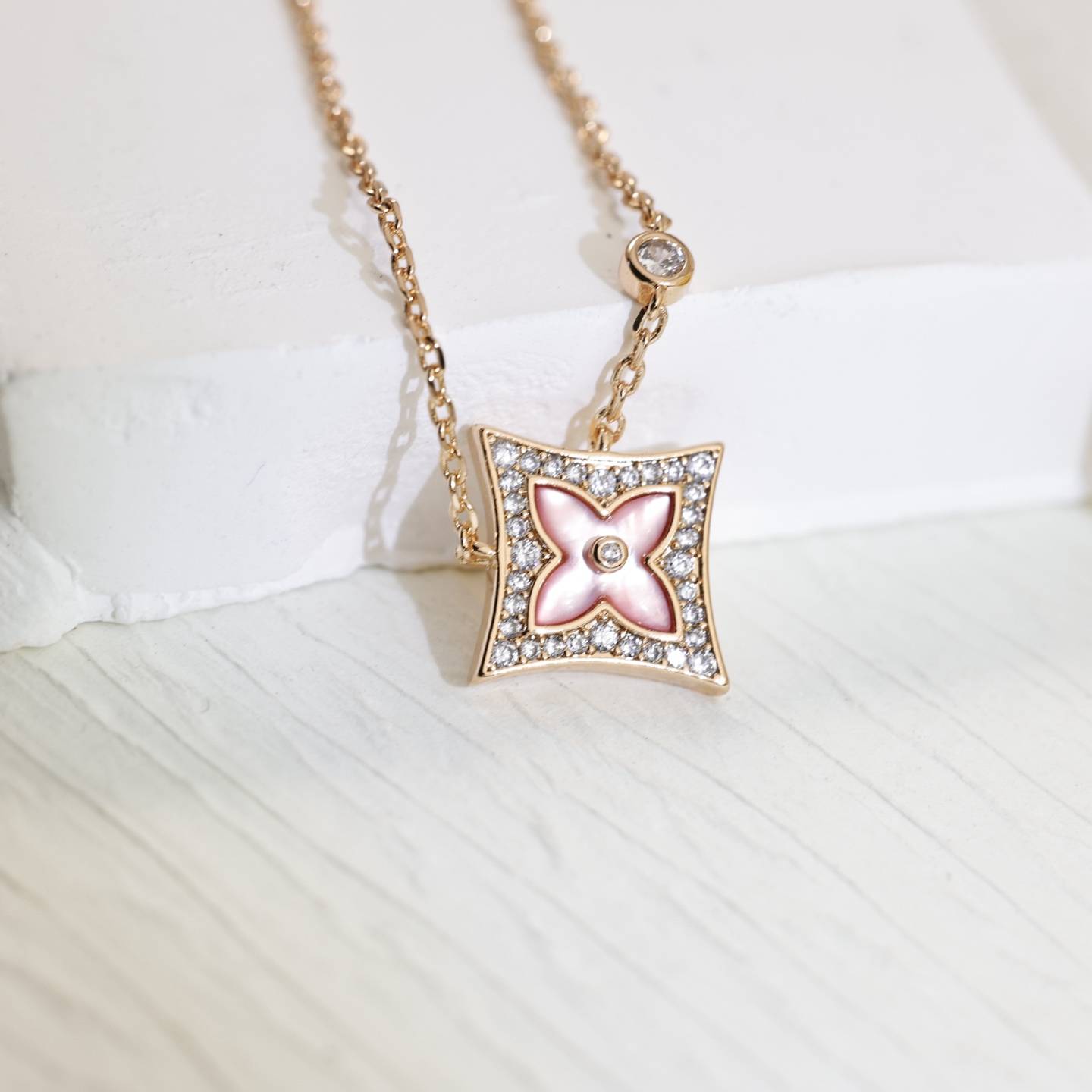 LOUIS VUITTON ルイヴィトン レディース ネックレス モノグラム ブリリアント インサート ゴールド仕上げ ブランドアクセサリー 普段使い