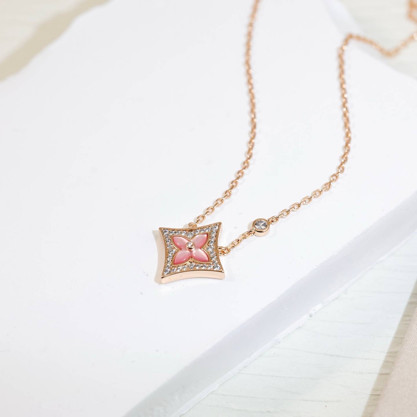 LOUIS VUITTON ルイヴィトン レディース ネックレス モノグラム ブリリアント インサート ゴールド仕上げ ブランドアクセサリー 普段使い - 画像 4