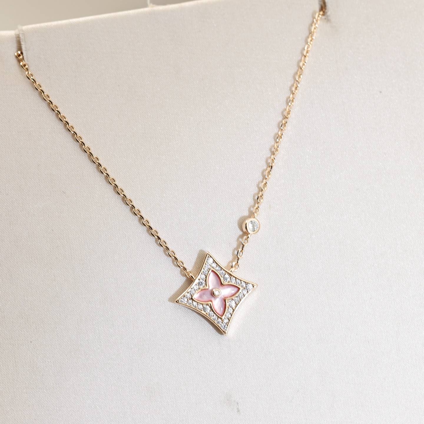 LOUIS VUITTON ルイヴィトン レディース ネックレス モノグラム ブリリアント インサート ゴールド仕上げ ブランドアクセサリー 普段使い - 画像 8