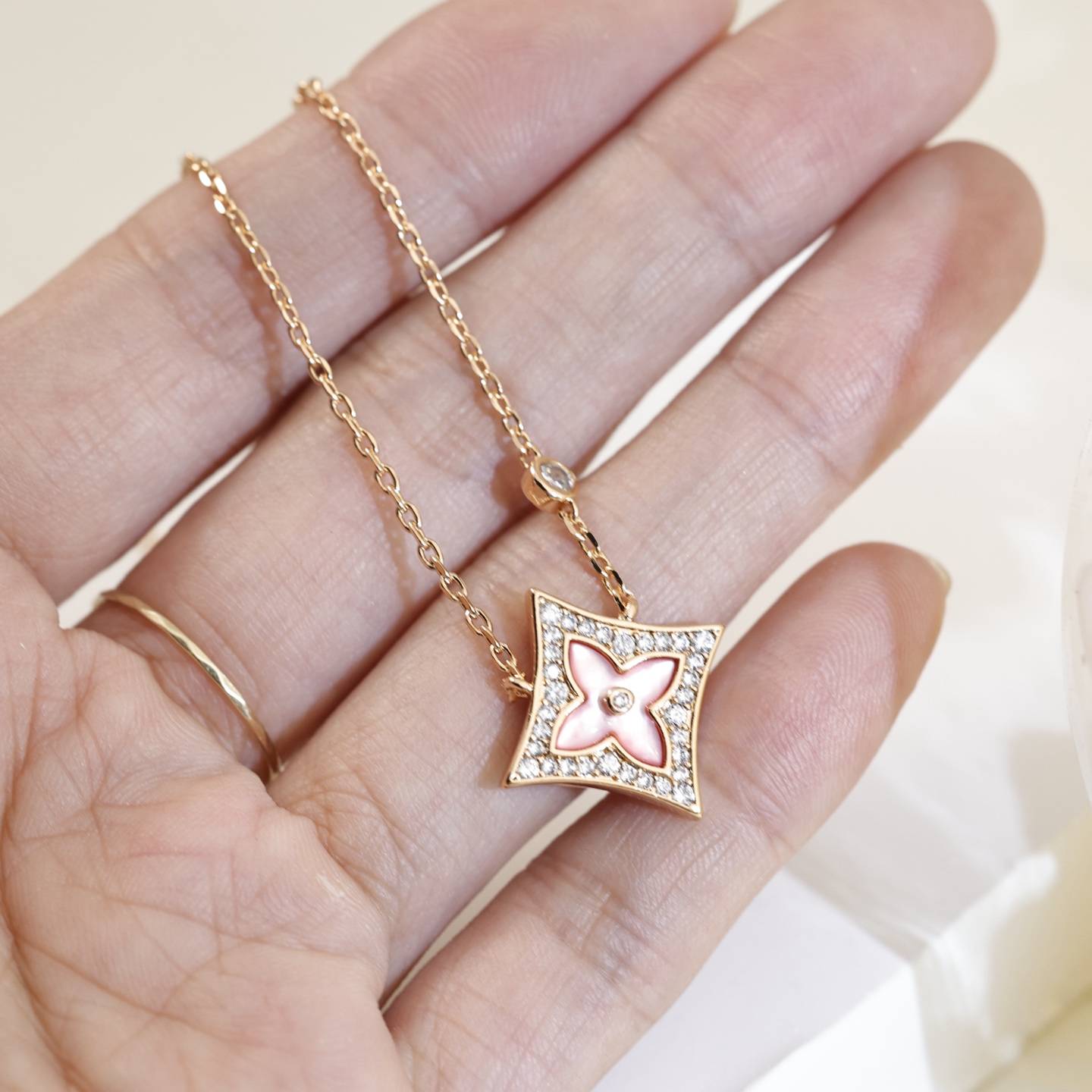 LOUIS VUITTON ルイヴィトン レディース ネックレス モノグラム ブリリアント インサート ゴールド仕上げ ブランドアクセサリー 普段使い - 画像 9