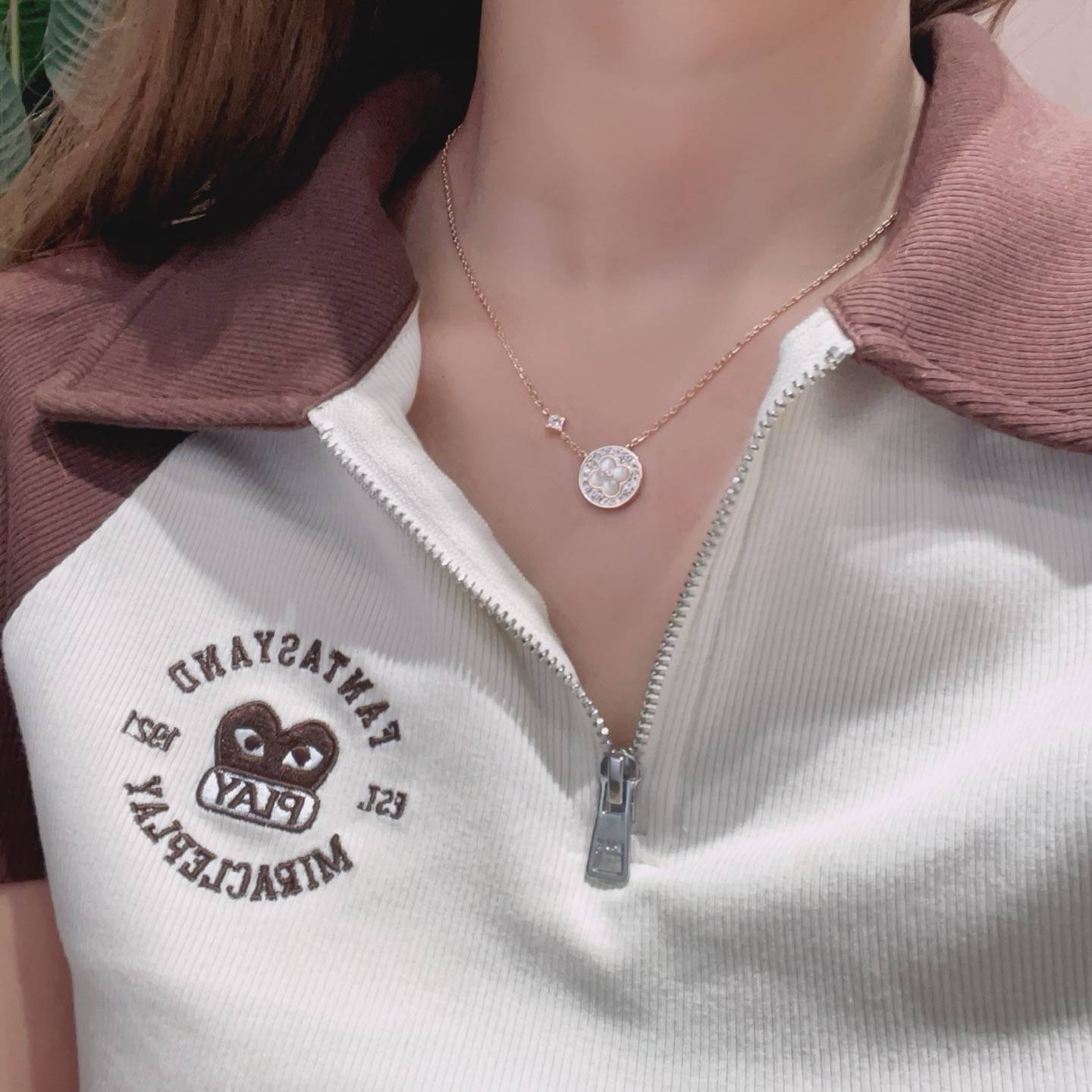 LOUIS VUITTON ルイヴィトン レディース ネックレス モノグラム シルバーカラー ゴールド仕上げ ブランドアクセサリー 普段使い - 画像 4