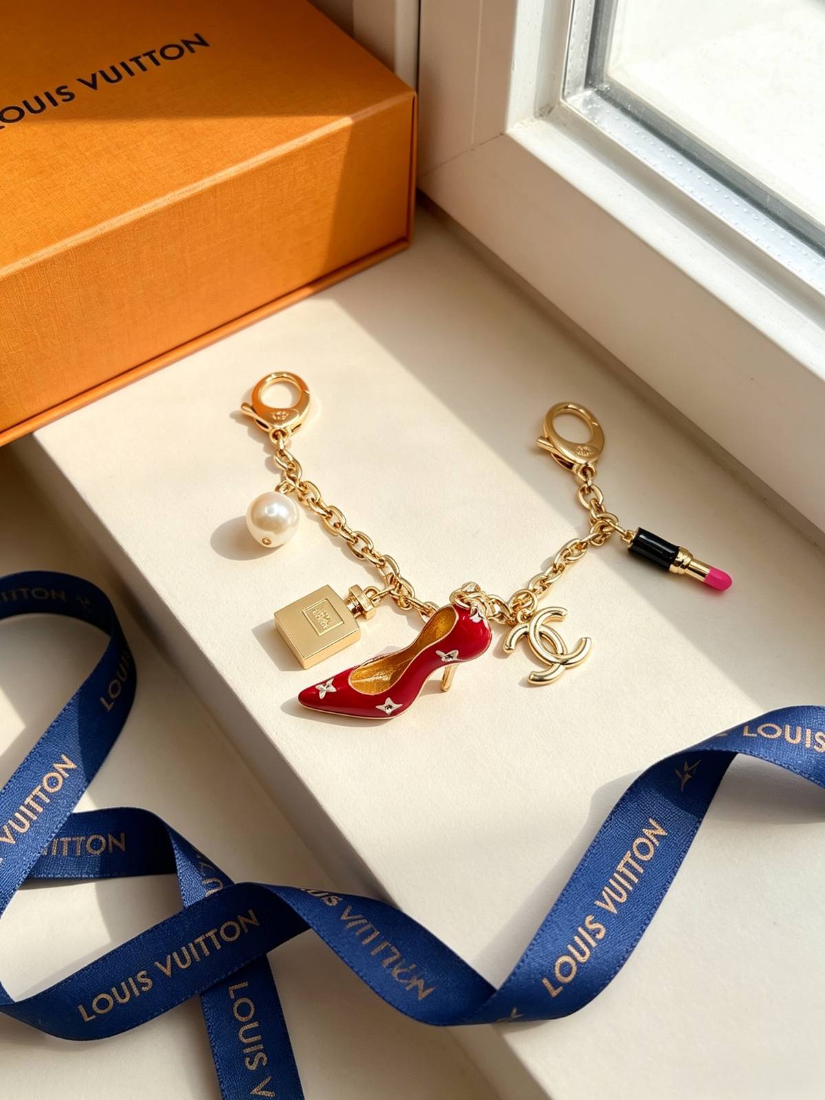LOUIS VUITTON ルイヴィトン レディース チャーム ブレスレット モノグラム ブラスレ ゴールド仕上げ ブランドアクセサリー 普段使い - 画像 7
