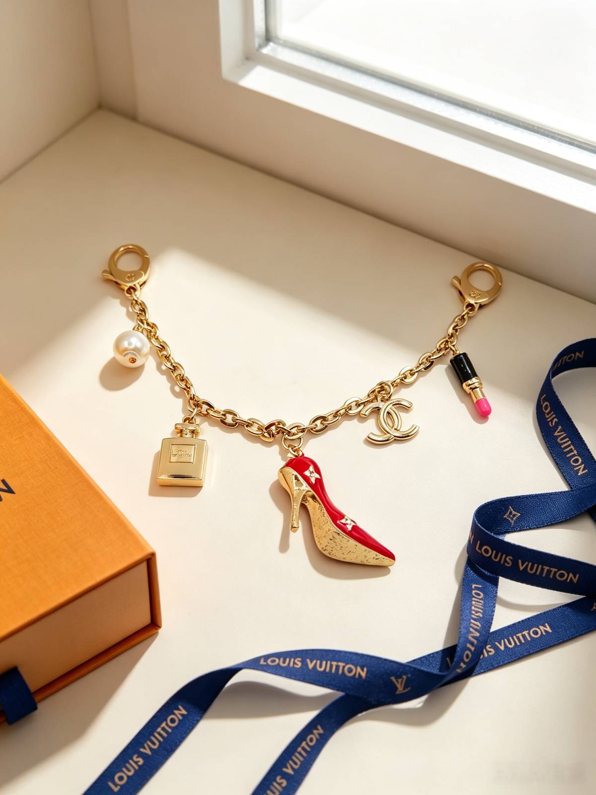 LOUIS VUITTON ルイヴィトン レディース チャーム ブレスレット モノグラム ブラスレ ゴールド仕上げ ブランドアクセサリー 普段使い - 画像 8