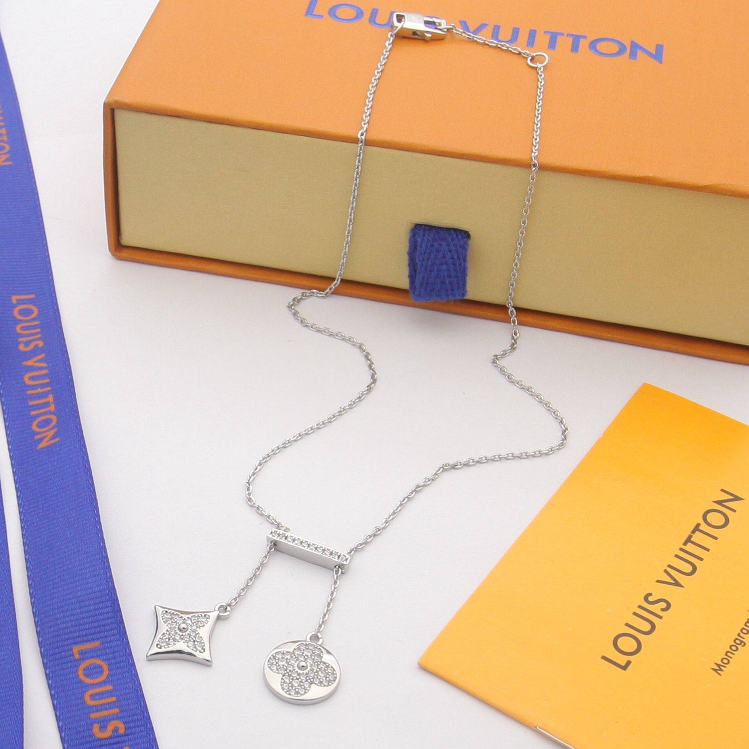 LOUIS VUITTON ルイヴィトン レディース ネックレス モノグラム エセンシャル V ゴールド仕上げ ブランドアクセサリー 普段使い - 画像 3