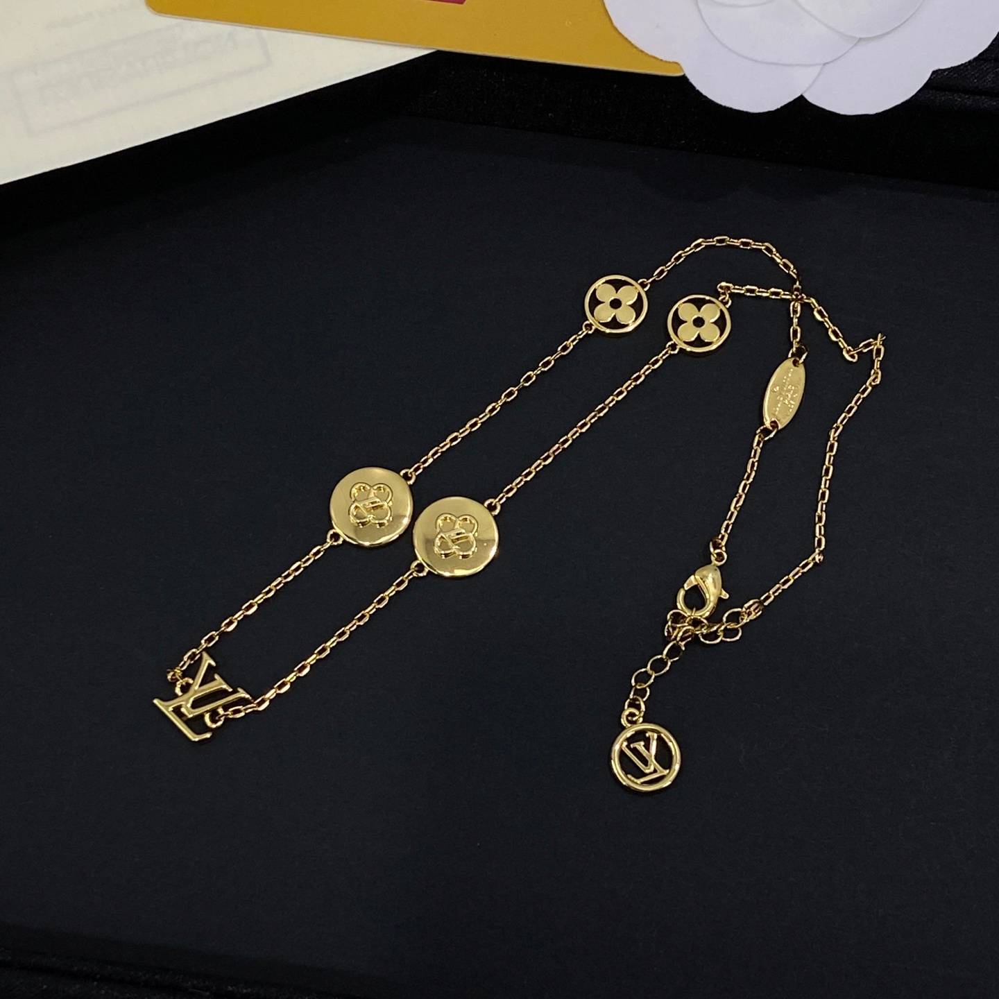 LOUIS VUITTON ルイヴィトン レディース ブレスレット モノグラム メタル ロゴチャーム 普段使い ブランドアクセサリー - 画像 2