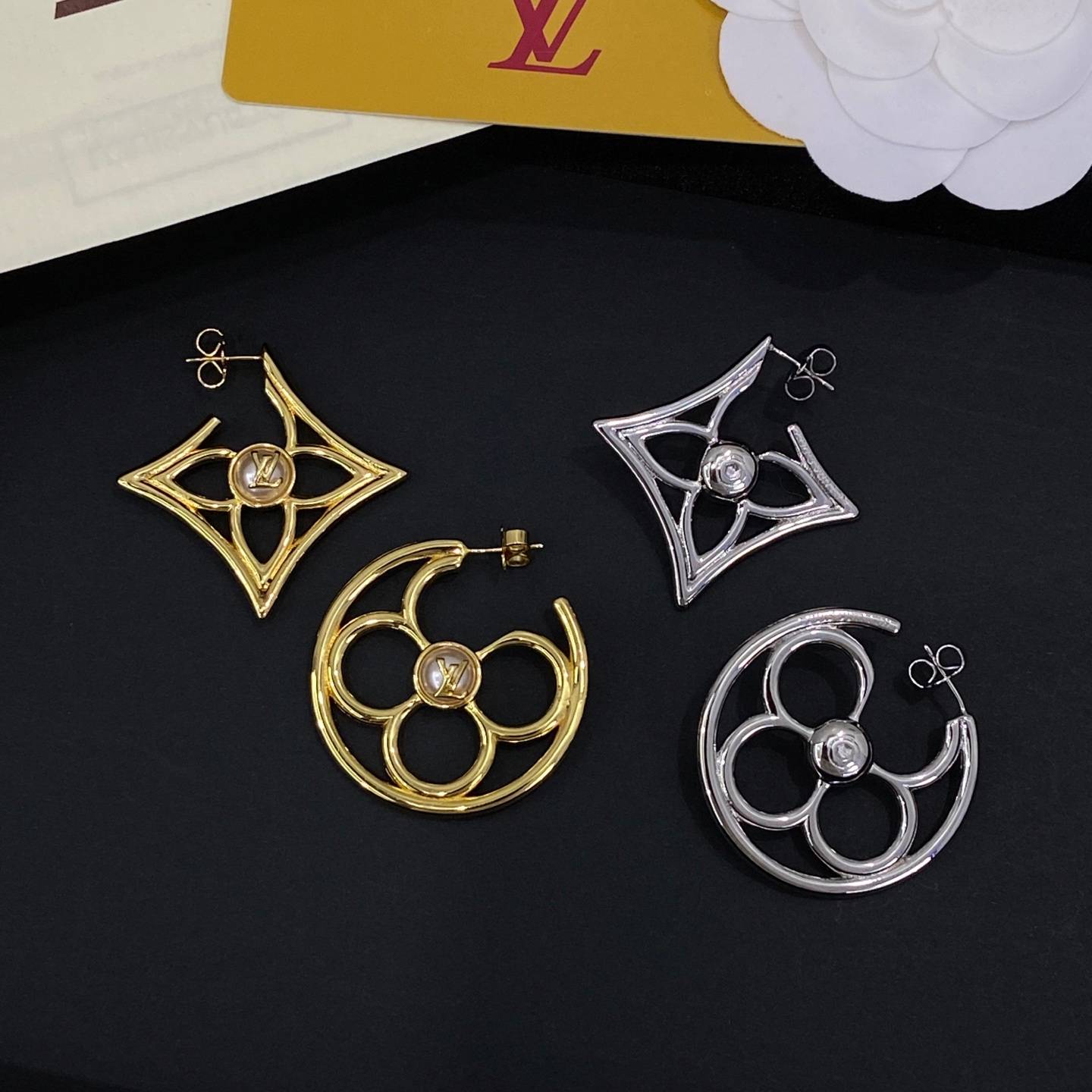 LOUIS VUITTON ルイヴィトン レディース ピアス LVイニシャル ブラスレ メタル シルバーカラー ゴールド仕上げ ブランドアクセサリー 25390 - 画像 4