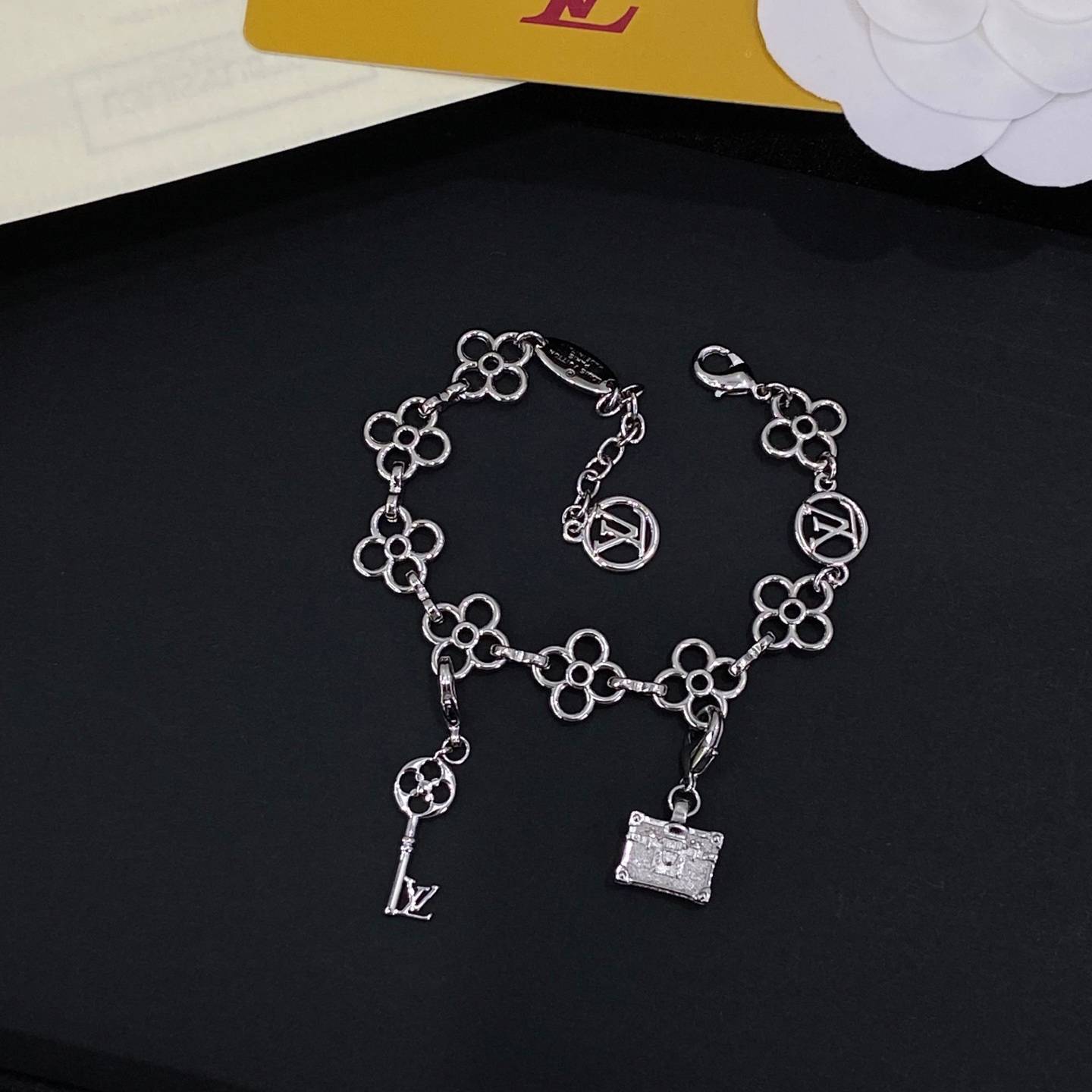 LOUIS VUITTON ルイヴィトン レディース ブレスレット モノグラム シルバーカラー GP ブランドアクセサリー 普段使い ギフト - 画像 2