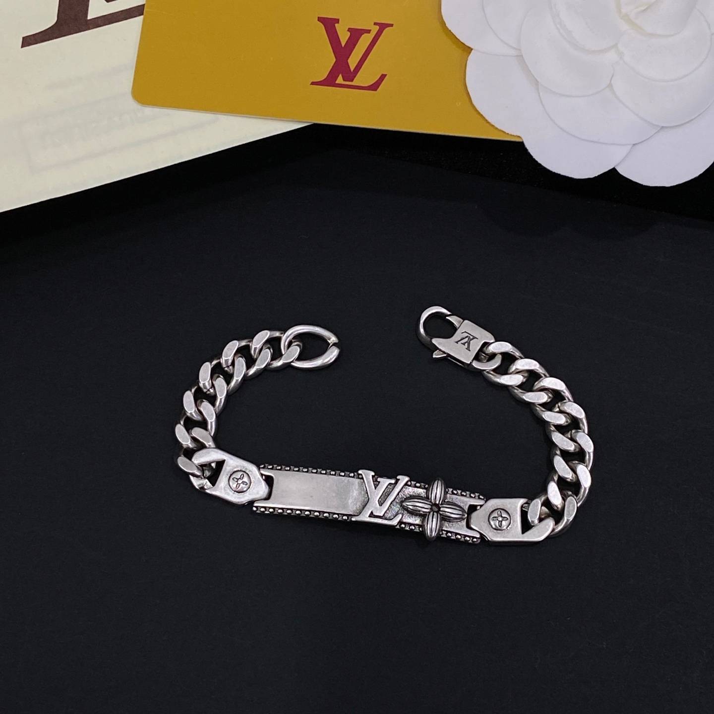 LOUIS VUITTON ルイヴィトン レディース ブレスレット モノグラム メタル シルバーカラー ブランドアクセサリー 上品 ギフト - 画像 3