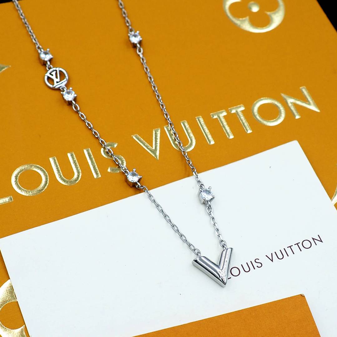 LOUIS VUITTON ルイヴィトン レディース ネックレス エセンシャル V メタル ロゴネックレス ブランドアクセサリー プチギフト - 画像 5