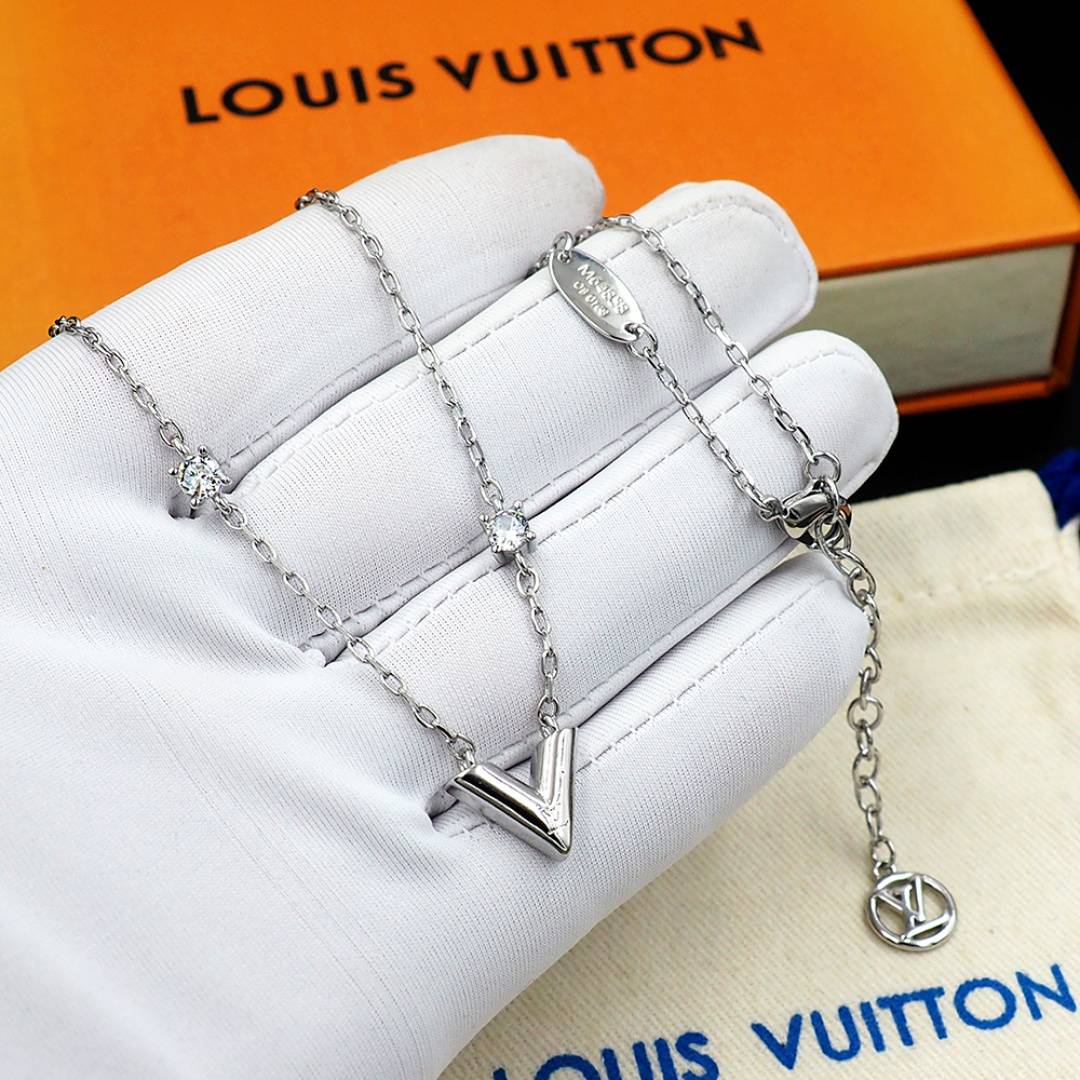 LOUIS VUITTON ルイヴィトン レディース ネックレス エセンシャル V メタル ロゴネックレス ブランドアクセサリー プチギフト - 画像 6