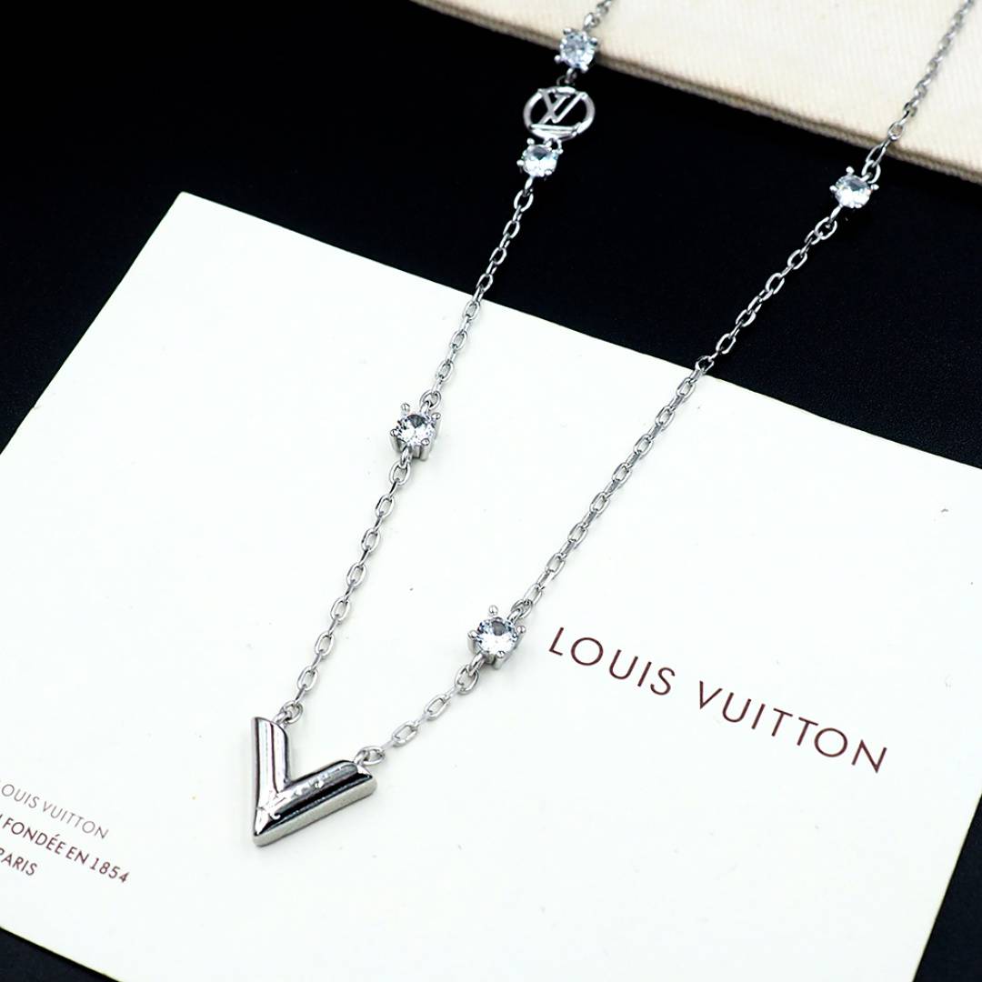 LOUIS VUITTON ルイヴィトン レディース ネックレス エセンシャル V メタル ロゴネックレス ブランドアクセサリー プチギフト - 画像 10