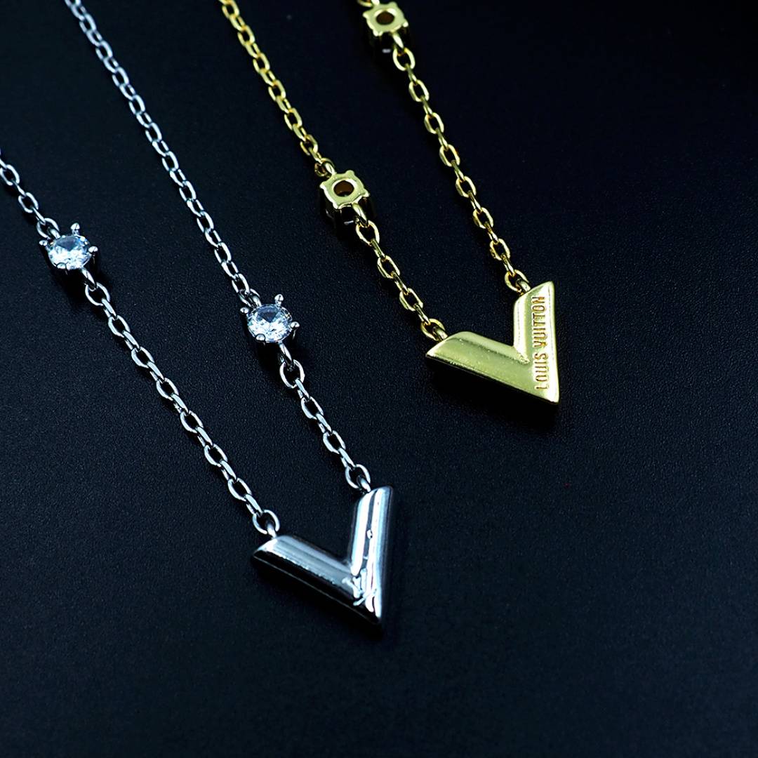 LOUIS VUITTON ルイヴィトン レディース ネックレス エセンシャル V メタル ロゴネックレス ブランドアクセサリー プチギフト - 画像 11