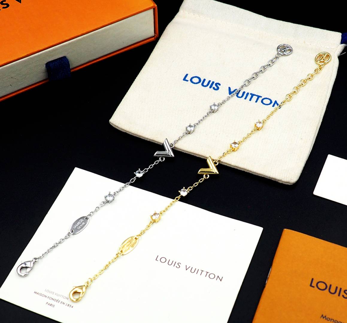 LOUIS VUITTON ルイヴィトン レディース ブレスレット エセンシャル V メタル シルバーカラー 通常使い ブランドアクセサリー - 画像 9