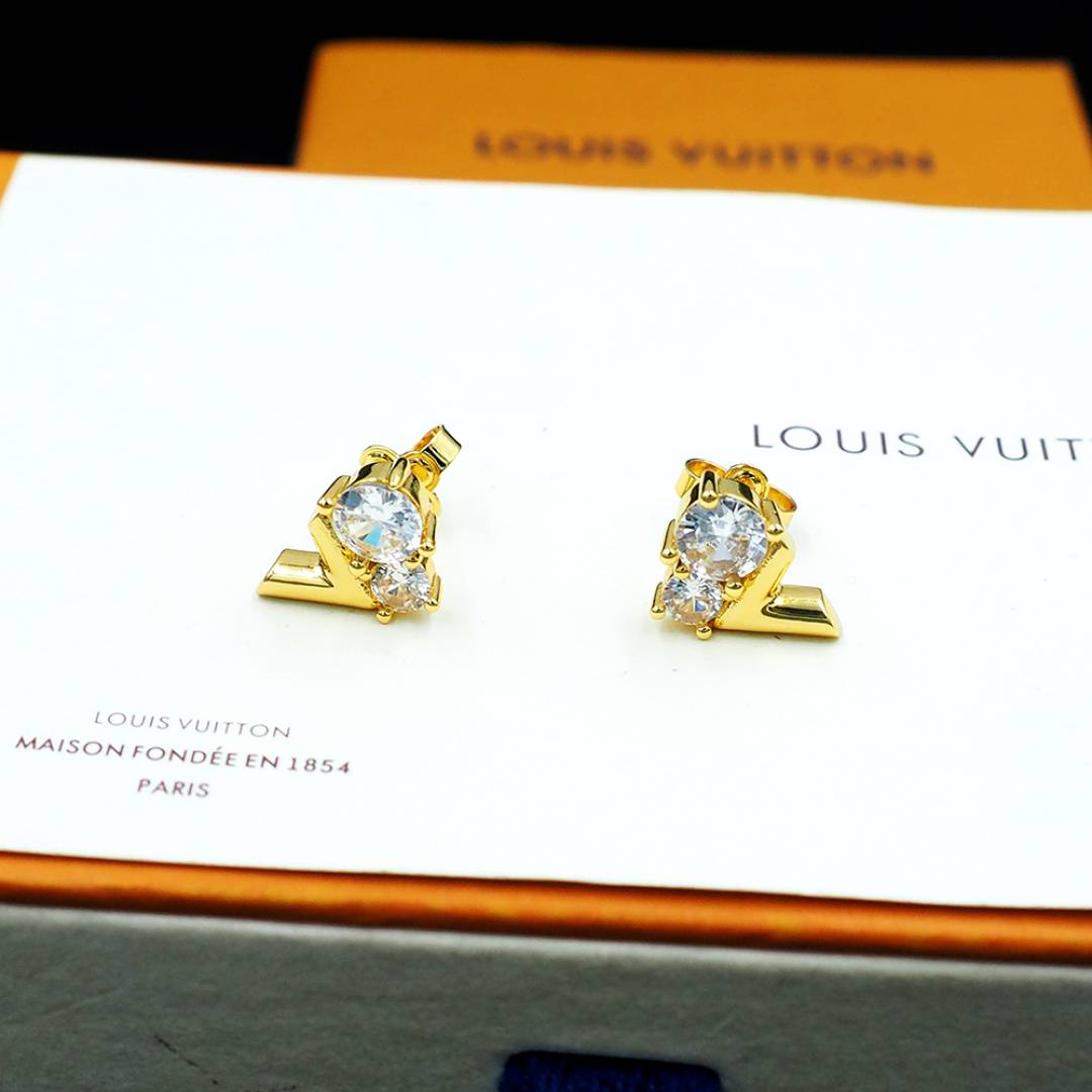 LOUIS VUITTON ルイヴィトン レディース ピアス エセンシャル V モノグラム ゴールド仕上げ ロゴピアス ブランドアクセサリー 253920333 - 画像 3