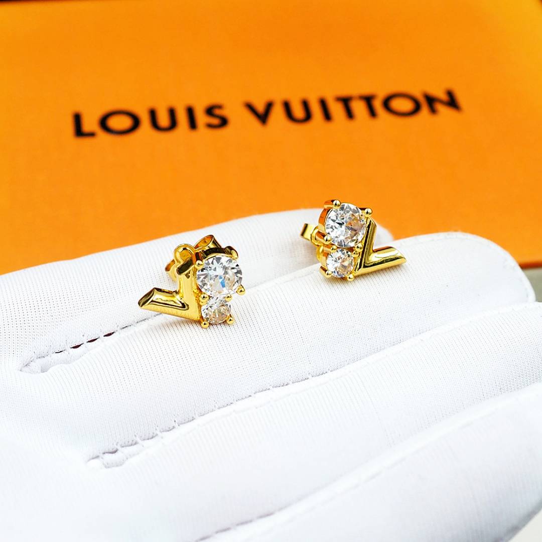 LOUIS VUITTON ルイヴィトン レディース ピアス エセンシャル V モノグラム ゴールド仕上げ ロゴピアス ブランドアクセサリー 253920333 - 画像 5