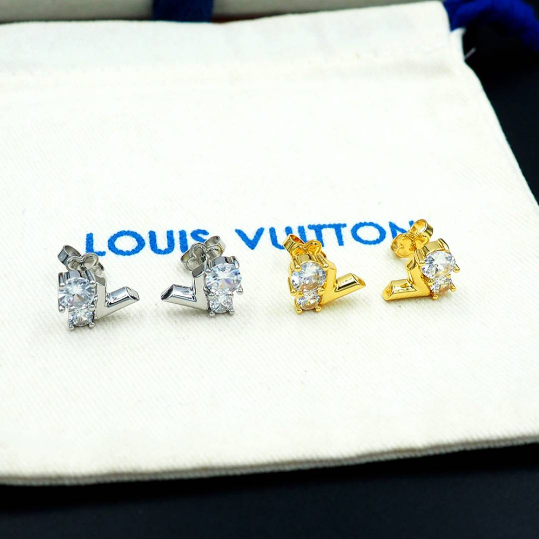 LOUIS VUITTON ルイヴィトン レディース ピアス エセンシャル V モノグラム ゴールド仕上げ ロゴピアス ブランドアクセサリー 253920333 - 画像 8