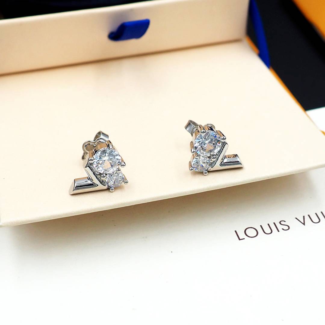 LOUIS VUITTON ルイヴィトン レディース ピアス エセンシャル V ダイヤモンド ブランドアクセサリー 普段使い - 画像 2