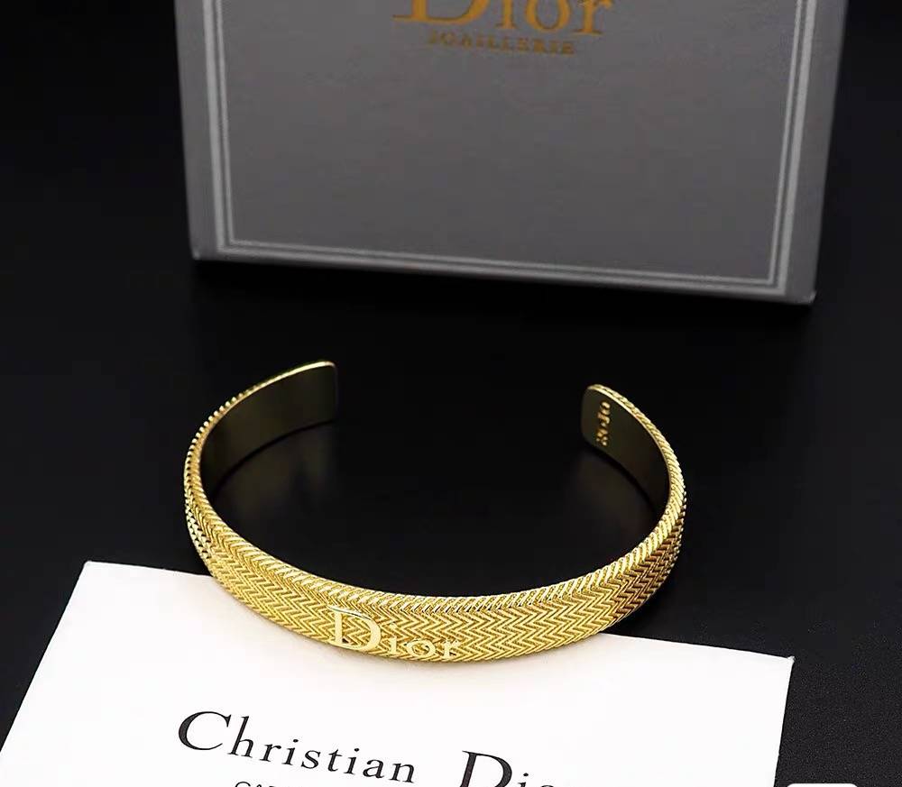Dior ディオール レディース バングル CDロゴ メタル フィニッシュ ゴールド ブランドアクセサリー 上品 普段使い - 画像 3