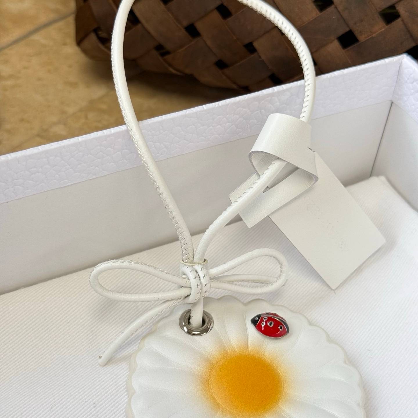 Dior ディオール レディース チャーム ローズ デ ヴァン レジンパール クリスタル ブランドアクセサリー 上品 普段使い ギフト - 画像 2