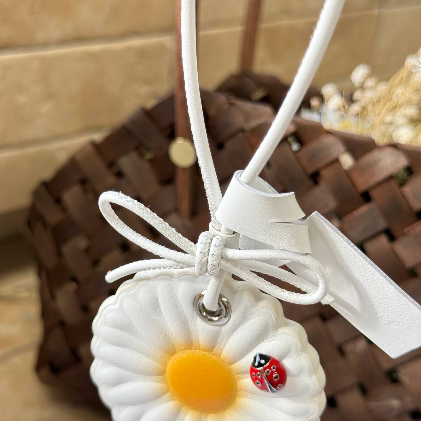 Dior ディオール レディース チャーム ローズ デ ヴァン レジンパール クリスタル ブランドアクセサリー 上品 普段使い ギフト - 画像 3