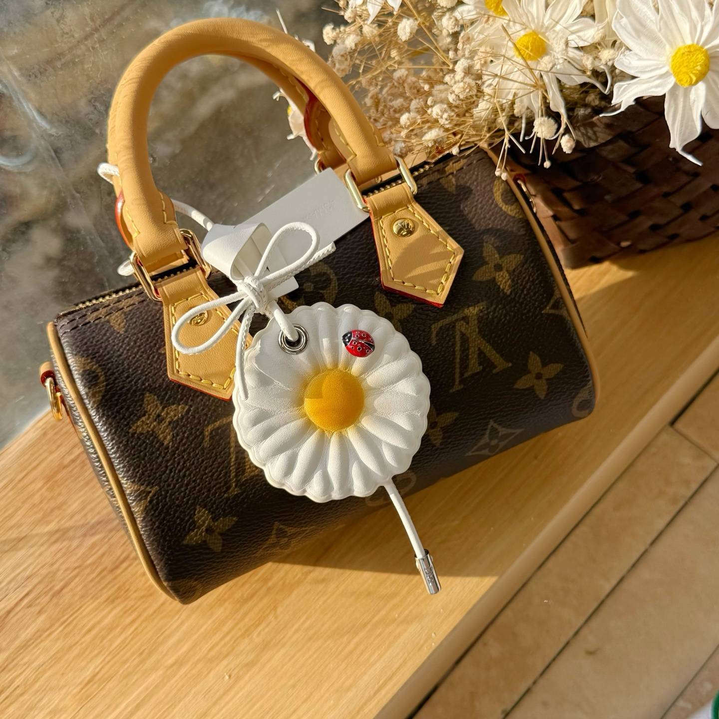 Dior ディオール レディース チャーム ローズ デ ヴァン レジンパール クリスタル ブランドアクセサリー 上品 普段使い ギフト - 画像 6