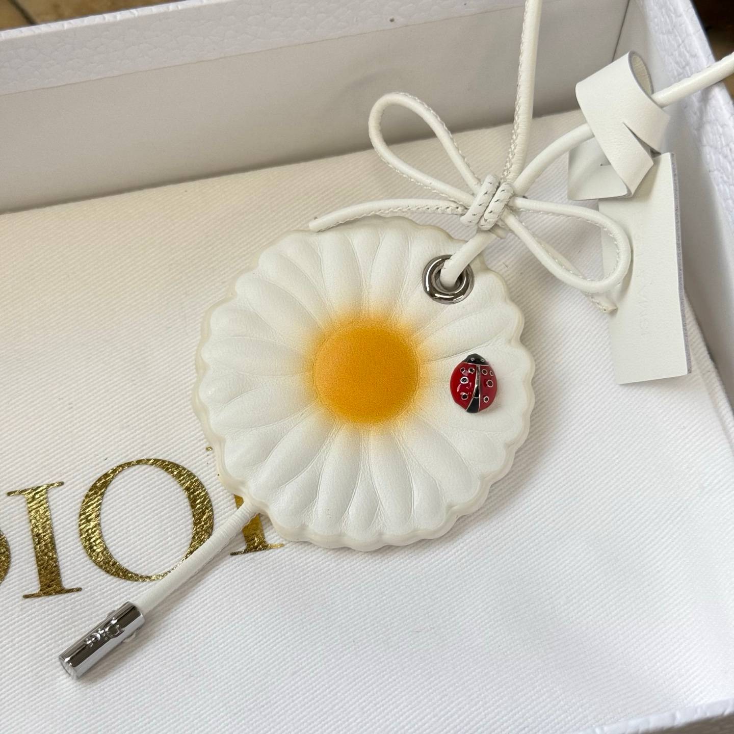 Dior ディオール レディース チャーム ローズ デ ヴァン レジンパール クリスタル ブランドアクセサリー 上品 普段使い ギフト - 画像 9